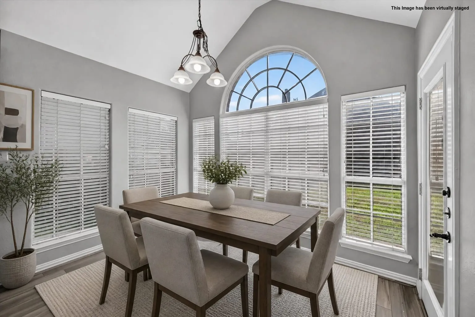 Single Family Residence For Sale in Tarrant County , 305 Victory Lane, Mansfield, Texas 76063, 4 Bedroom, 3 Bathroom, 2 Garage spaces, 3,527 Sqft, built in 2001, mls#21311161, Real Estate Agent in Mansfield, Homes For Sale in Tarrant county, Homes For Sale in Mansfield, Realtor in Mansfield Texas, Real Estate Brokerage Independent Realty Texas, Luminita Cordes Realtor