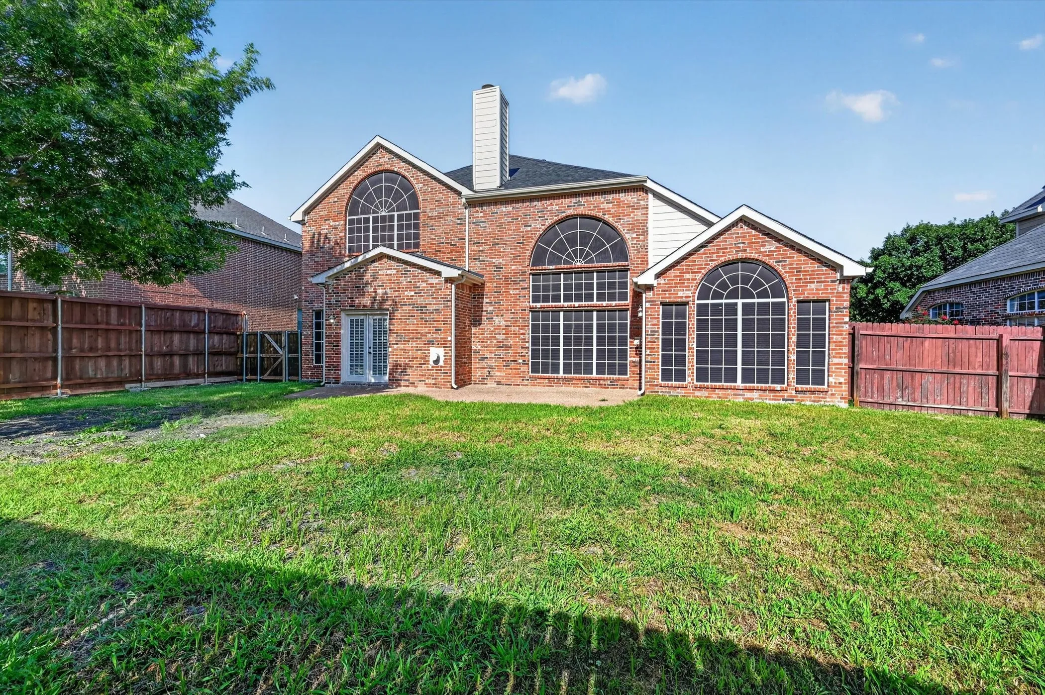 Single Family Residence For Sale in Tarrant County , 305 Victory Lane, Mansfield, Texas 76063, 4 Bedroom, 3 Bathroom, 2 Garage spaces, 3,527 Sqft, built in 2001, mls#21311161, Real Estate Agent in Mansfield, Homes For Sale in Tarrant county, Homes For Sale in Mansfield, Realtor in Mansfield Texas, Real Estate Brokerage Independent Realty Texas, Luminita Cordes Realtor