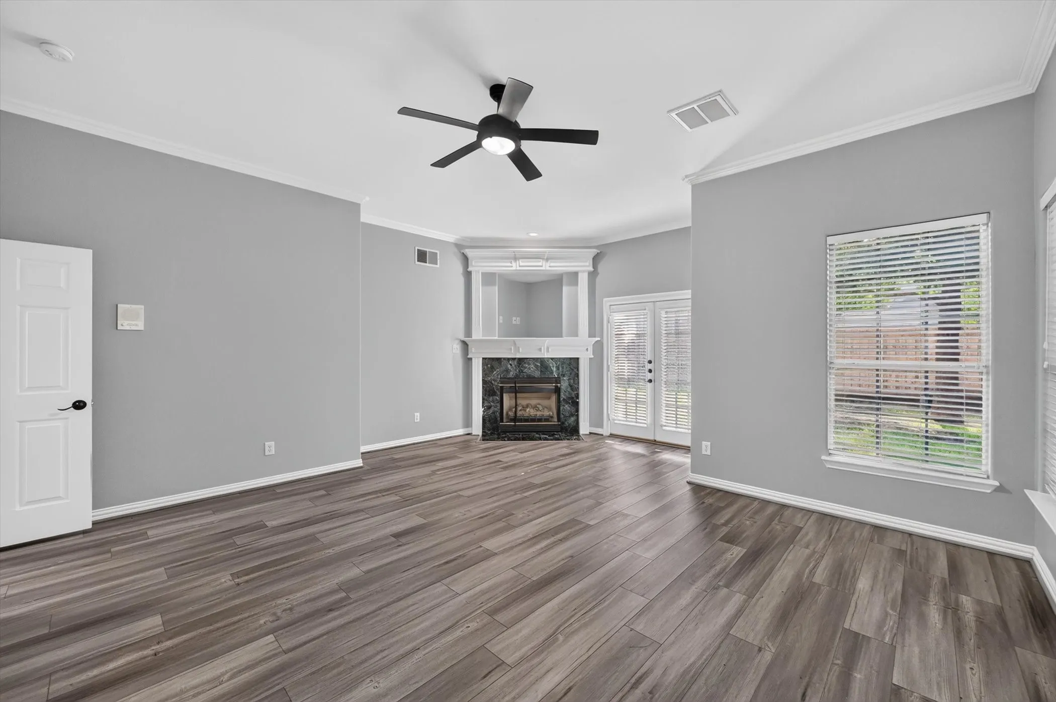 Single Family Residence For Sale in Tarrant County , 305 Victory Lane, Mansfield, Texas 76063, 4 Bedroom, 3 Bathroom, 2 Garage spaces, 3,527 Sqft, built in 2001, mls#21311161, Real Estate Agent in Mansfield, Homes For Sale in Tarrant county, Homes For Sale in Mansfield, Realtor in Mansfield Texas, Real Estate Brokerage Independent Realty Texas, Luminita Cordes Realtor