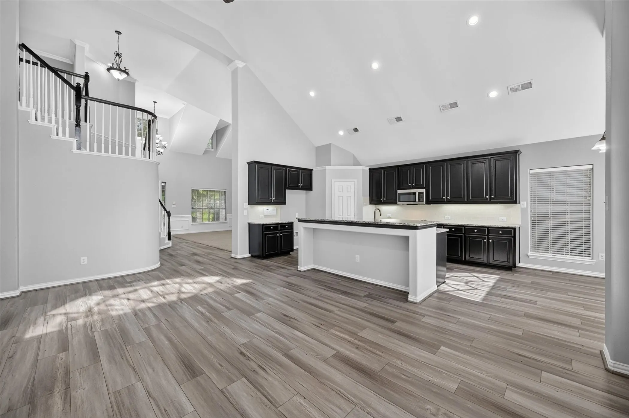 Single Family Residence For Sale in Tarrant County , 305 Victory Lane, Mansfield, Texas 76063, 4 Bedroom, 3 Bathroom, 2 Garage spaces, 3,527 Sqft, built in 2001, mls#21311161, Real Estate Agent in Mansfield, Homes For Sale in Tarrant county, Homes For Sale in Mansfield, Realtor in Mansfield Texas, Real Estate Brokerage Independent Realty Texas, Luminita Cordes Realtor