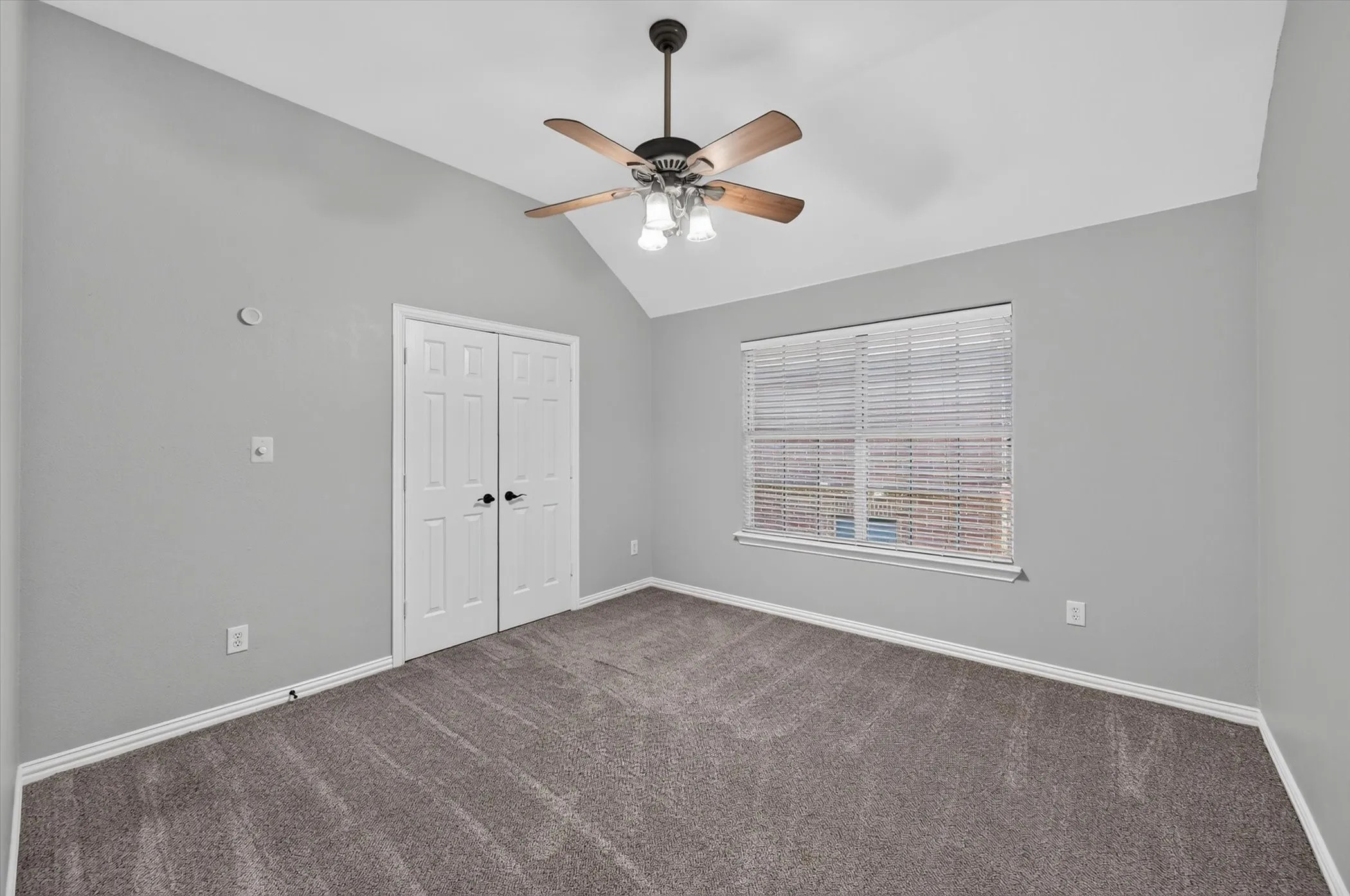 Single Family Residence For Sale in Tarrant County , 305 Victory Lane, Mansfield, Texas 76063, 4 Bedroom, 3 Bathroom, 2 Garage spaces, 3,527 Sqft, built in 2001, mls#21311161, Real Estate Agent in Mansfield, Homes For Sale in Tarrant county, Homes For Sale in Mansfield, Realtor in Mansfield Texas, Real Estate Brokerage Independent Realty Texas, Luminita Cordes Realtor