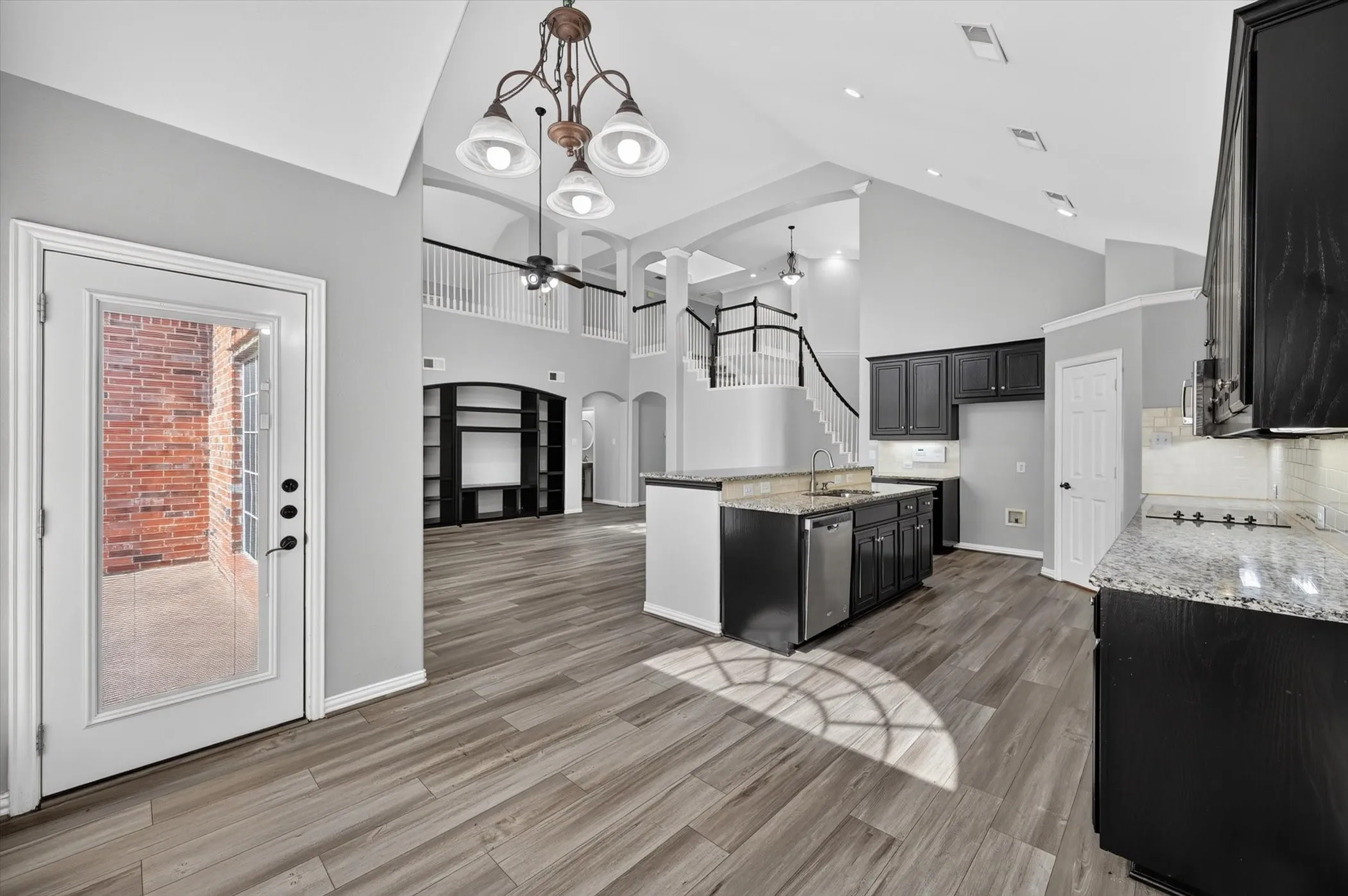 Single Family Residence For Sale in Tarrant County , 305 Victory Lane, Mansfield, Texas 76063, 4 Bedroom, 3 Bathroom, 2 Garage spaces, 3,527 Sqft, built in 2001, mls#21311161, Real Estate Agent in Mansfield, Homes For Sale in Tarrant county, Homes For Sale in Mansfield, Realtor in Mansfield Texas, Real Estate Brokerage Independent Realty Texas, Luminita Cordes Realtor
