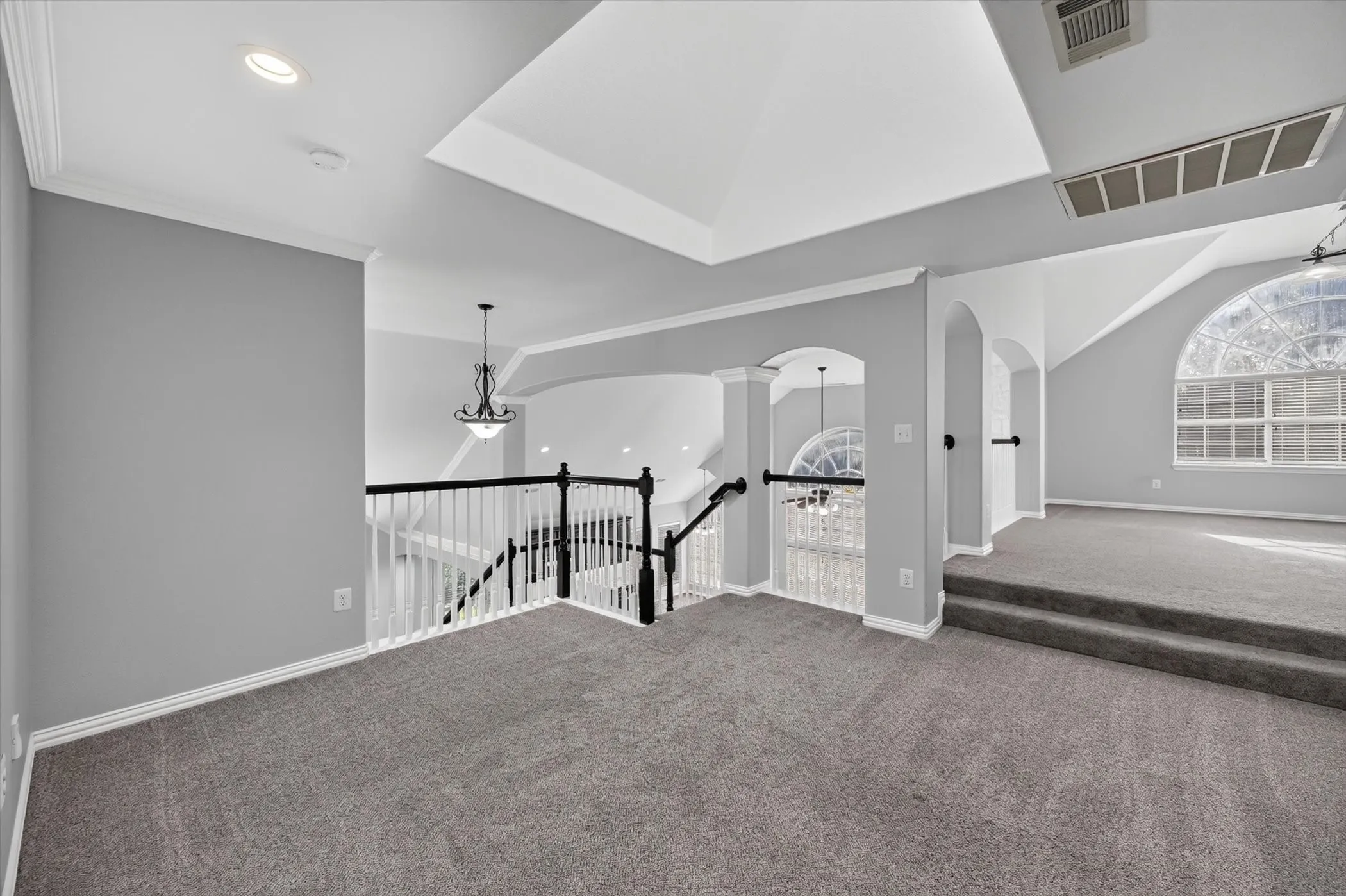 Single Family Residence For Sale in Tarrant County , 305 Victory Lane, Mansfield, Texas 76063, 4 Bedroom, 3 Bathroom, 2 Garage spaces, 3,527 Sqft, built in 2001, mls#21311161, Real Estate Agent in Mansfield, Homes For Sale in Tarrant county, Homes For Sale in Mansfield, Realtor in Mansfield Texas, Real Estate Brokerage Independent Realty Texas, Luminita Cordes Realtor