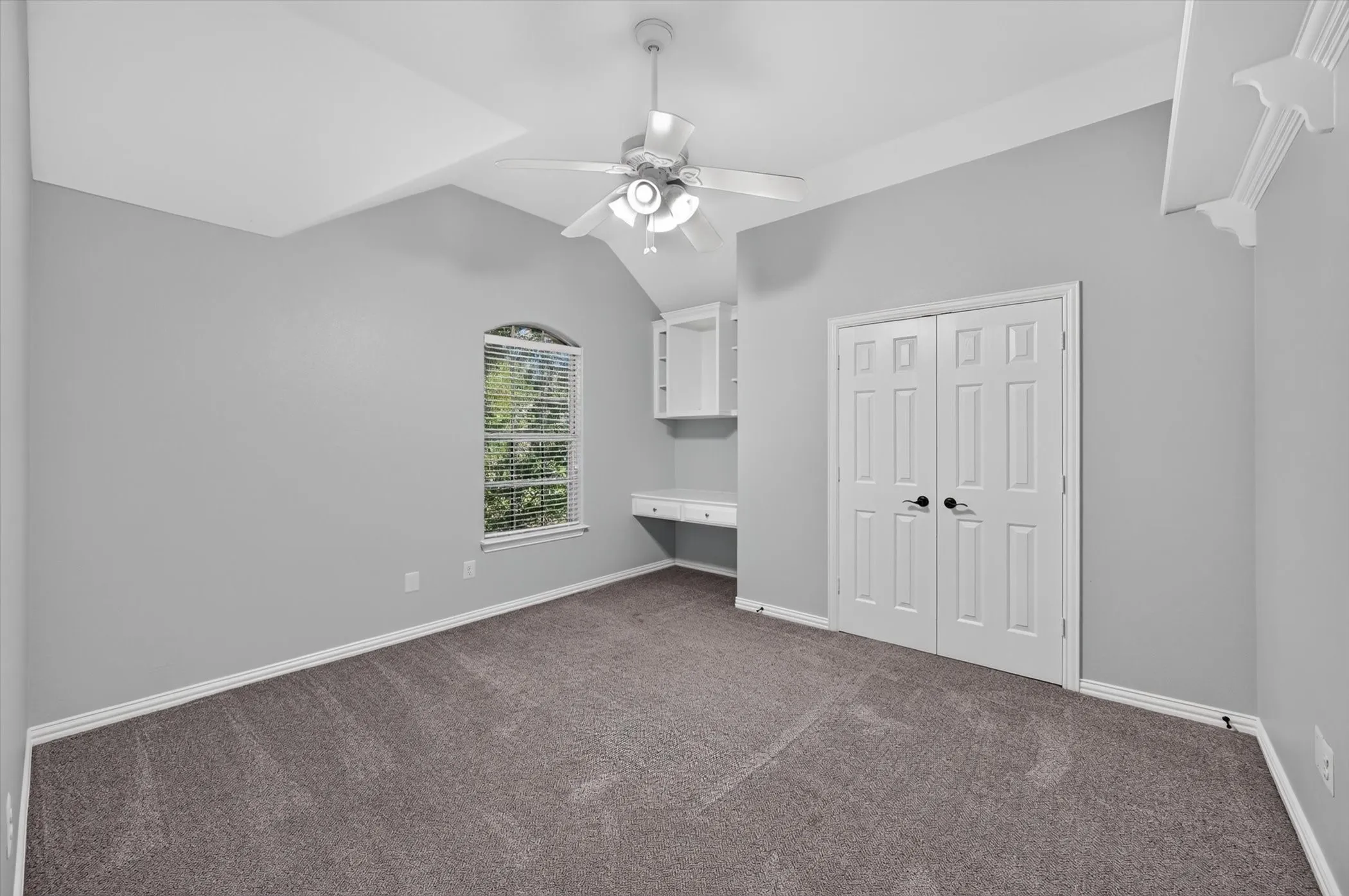 Single Family Residence For Sale in Tarrant County , 305 Victory Lane, Mansfield, Texas 76063, 4 Bedroom, 3 Bathroom, 2 Garage spaces, 3,527 Sqft, built in 2001, mls#21311161, Real Estate Agent in Mansfield, Homes For Sale in Tarrant county, Homes For Sale in Mansfield, Realtor in Mansfield Texas, Real Estate Brokerage Independent Realty Texas, Luminita Cordes Realtor