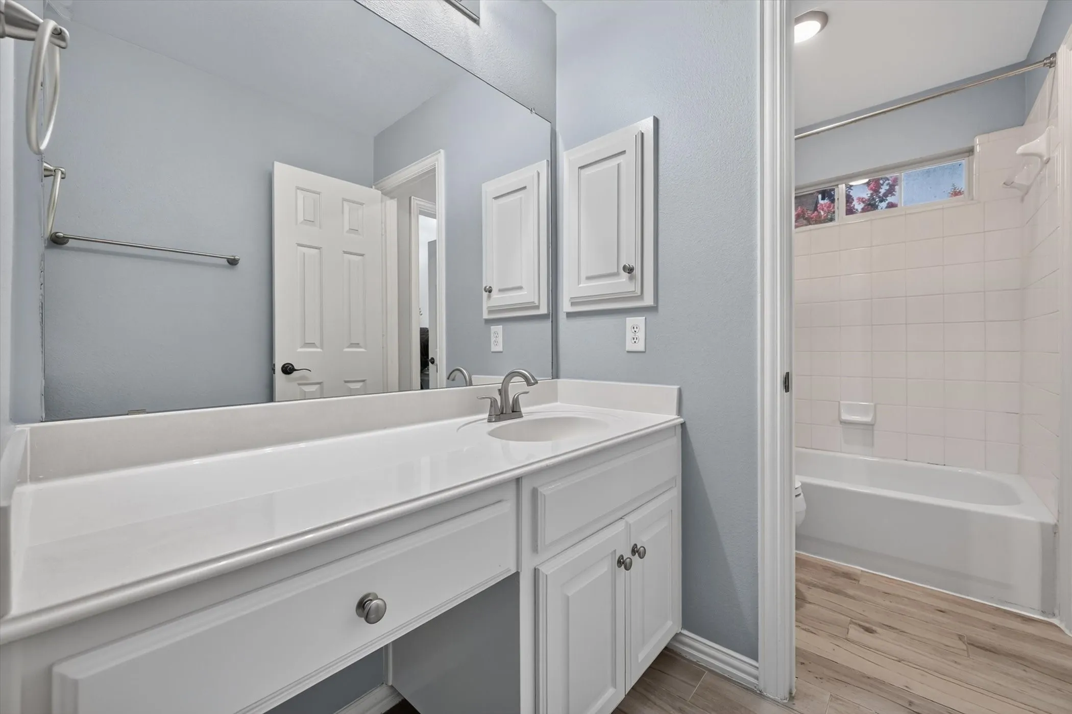 Single Family Residence For Sale in Tarrant County , 305 Victory Lane, Mansfield, Texas 76063, 4 Bedroom, 3 Bathroom, 2 Garage spaces, 3,527 Sqft, built in 2001, mls#21311161, Real Estate Agent in Mansfield, Homes For Sale in Tarrant county, Homes For Sale in Mansfield, Realtor in Mansfield Texas, Real Estate Brokerage Independent Realty Texas, Luminita Cordes Realtor