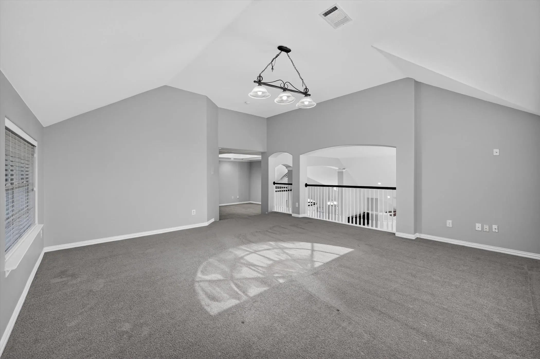 Single Family Residence For Sale in Tarrant County , 305 Victory Lane, Mansfield, Texas 76063, 4 Bedroom, 3 Bathroom, 2 Garage spaces, 3,527 Sqft, built in 2001, mls#21311161, Real Estate Agent in Mansfield, Homes For Sale in Tarrant county, Homes For Sale in Mansfield, Realtor in Mansfield Texas, Real Estate Brokerage Independent Realty Texas, Luminita Cordes Realtor