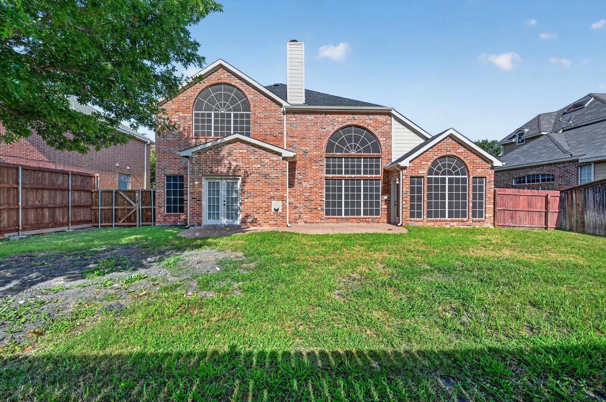 Single Family Residence For Sale in Tarrant County , 305 Victory Lane, Mansfield, Texas 76063, 4 Bedroom, 3 Bathroom, 2 Garage spaces, 3,527 Sqft, built in 2001, mls#21311161, Real Estate Agent in Mansfield, Homes For Sale in Tarrant county, Homes For Sale in Mansfield, Realtor in Mansfield Texas, Real Estate Brokerage Independent Realty Texas, Luminita Cordes Realtor