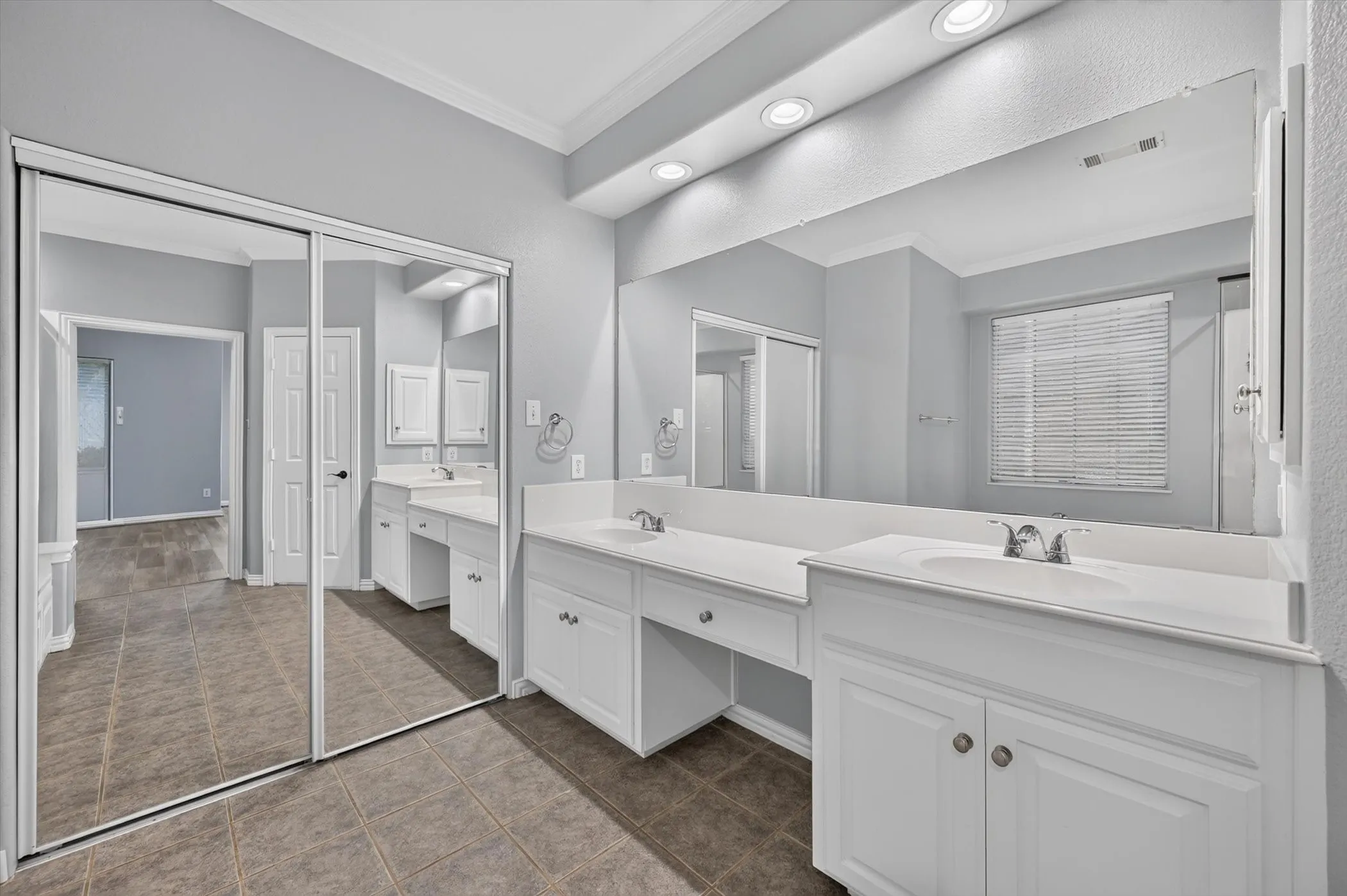 Single Family Residence For Sale in Tarrant County , 305 Victory Lane, Mansfield, Texas 76063, 4 Bedroom, 3 Bathroom, 2 Garage spaces, 3,527 Sqft, built in 2001, mls#21311161, Real Estate Agent in Mansfield, Homes For Sale in Tarrant county, Homes For Sale in Mansfield, Realtor in Mansfield Texas, Real Estate Brokerage Independent Realty Texas, Luminita Cordes Realtor