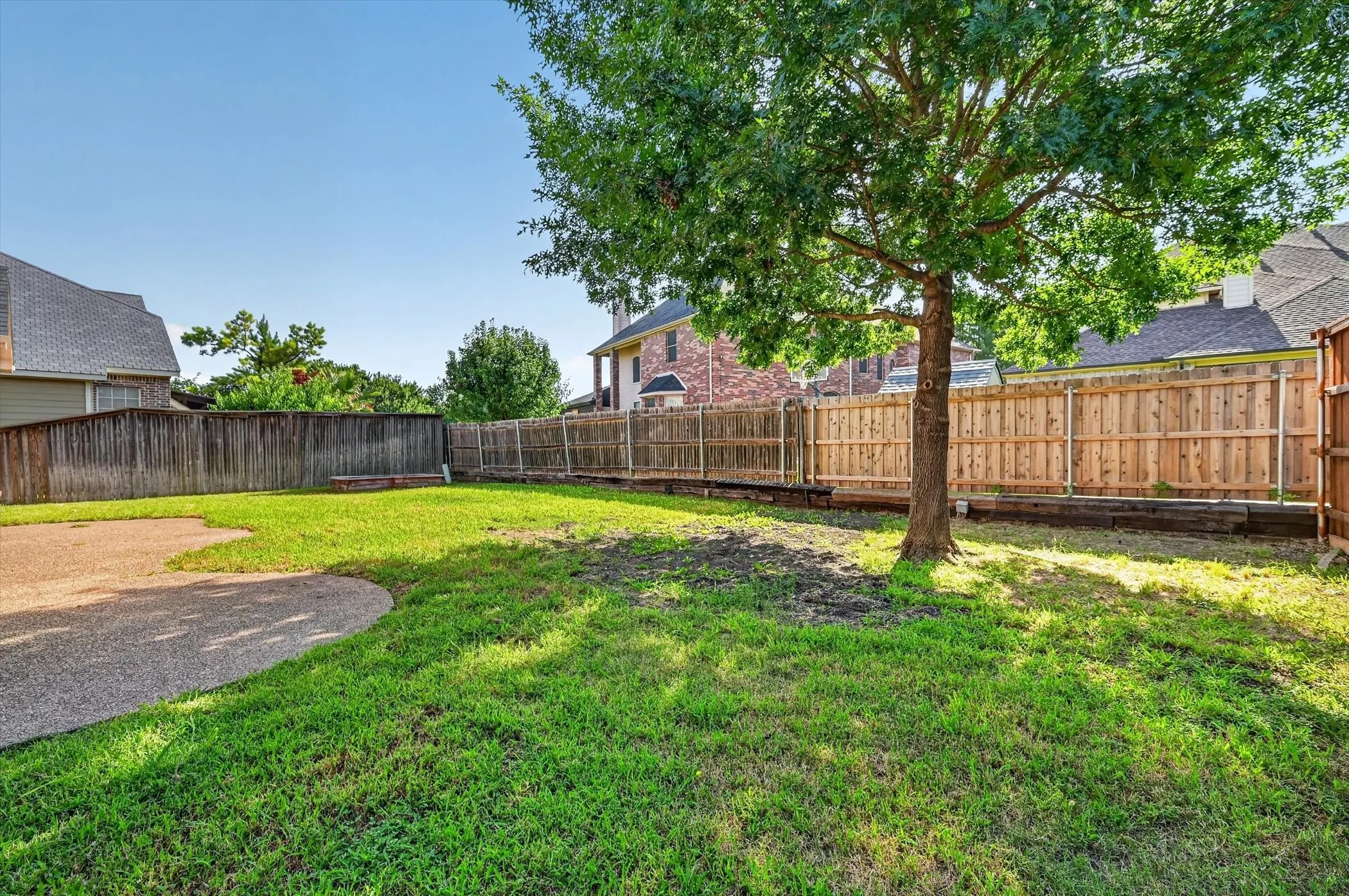 Single Family Residence For Sale in Tarrant County , 305 Victory Lane, Mansfield, Texas 76063, 4 Bedroom, 3 Bathroom, 2 Garage spaces, 3,527 Sqft, built in 2001, mls#21311161, Real Estate Agent in Mansfield, Homes For Sale in Tarrant county, Homes For Sale in Mansfield, Realtor in Mansfield Texas, Real Estate Brokerage Independent Realty Texas, Luminita Cordes Realtor