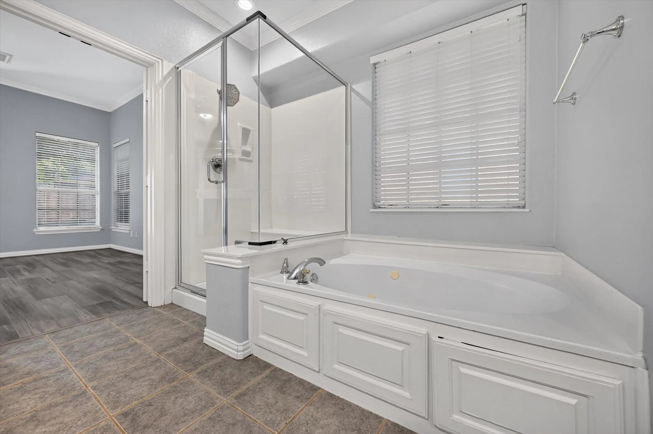 Single Family Residence For Sale in Tarrant County , 305 Victory Lane, Mansfield, Texas 76063, 4 Bedroom, 3 Bathroom, 2 Garage spaces, 3,527 Sqft, built in 2001, mls#21311161, Real Estate Agent in Mansfield, Homes For Sale in Tarrant county, Homes For Sale in Mansfield, Realtor in Mansfield Texas, Real Estate Brokerage Independent Realty Texas, Luminita Cordes Realtor