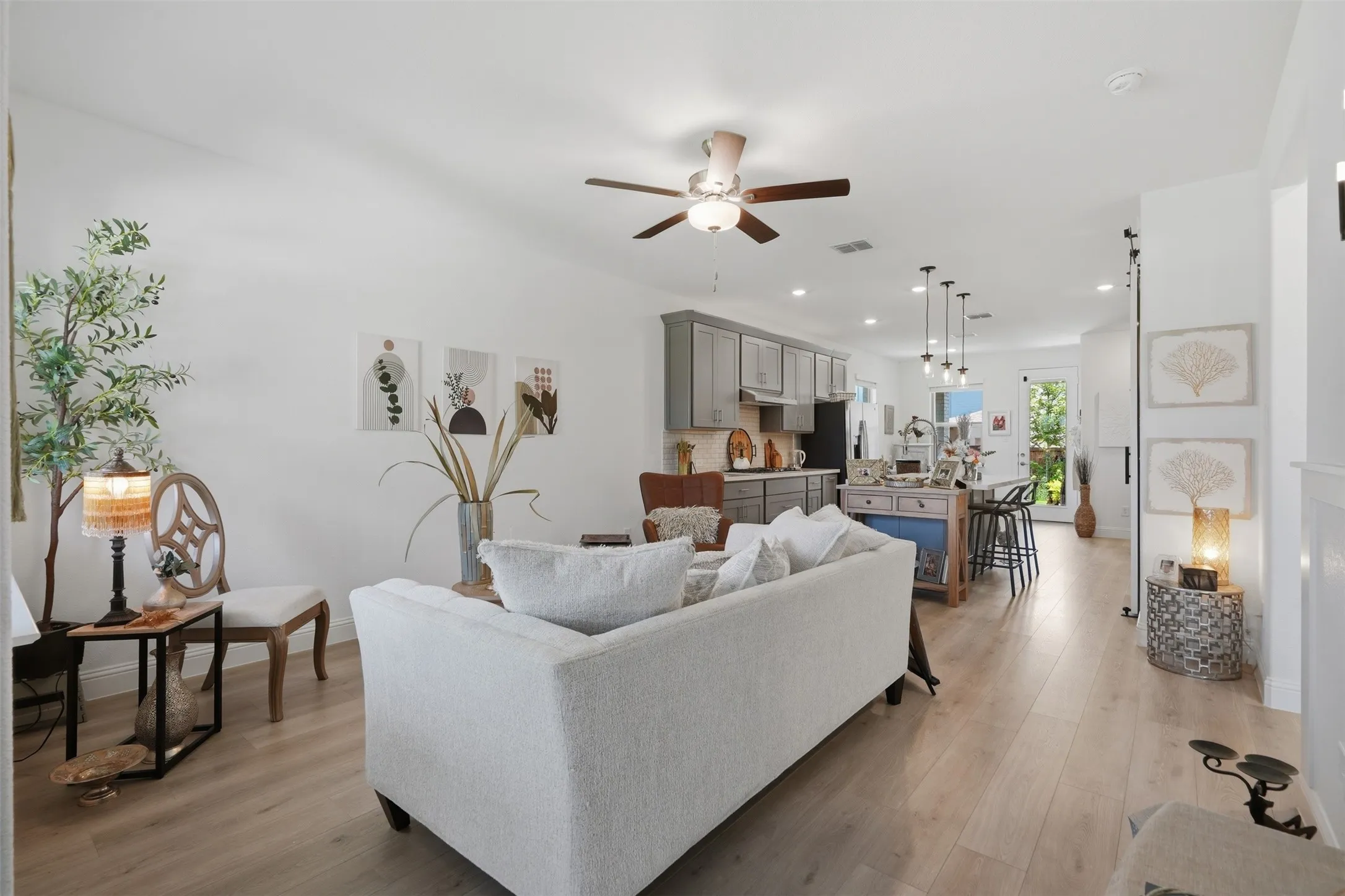 Single Family Residence For Sale in Collin County , 1205 Beebalm Mews, Celina, Texas 75009, 3 Bedroom, 3 Bathroom, 2 Garage spaces, 2,157 Sqft, built in 2024, mls#21310939, Real Estate Agent in Celina, Homes For Sale in Collin county, Homes For Sale in Celina, Realtor in Celina Texas, Real Estate Brokerage Independent Realty Texas, Luminita Cordes Realtor