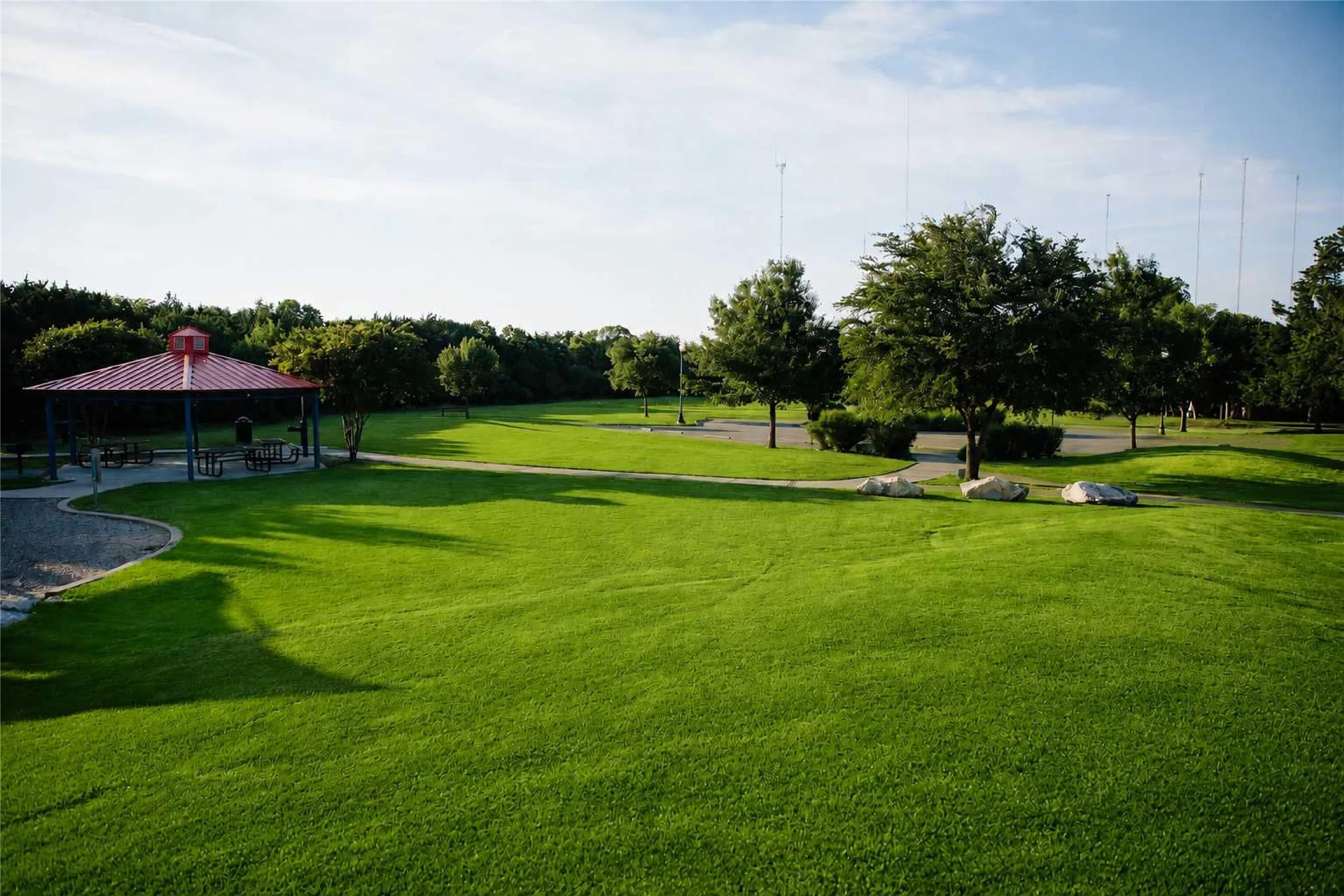 Single Family Residence For Sale in Dallas County , 1125 Madlynne Drive, Cedar Hill, Texas 75104, 3 Bedroom, 2 Bathroom, 2 Garage spaces, 2,344 Sqft, built in 1992, mls#21284758, Real Estate Agent in Cedar Hill, Homes For Sale in Dallas county, Homes For Sale in Cedar Hill, Realtor in Cedar Hill Texas, Real Estate Brokerage Independent Realty Texas, Luminita Cordes Realtor