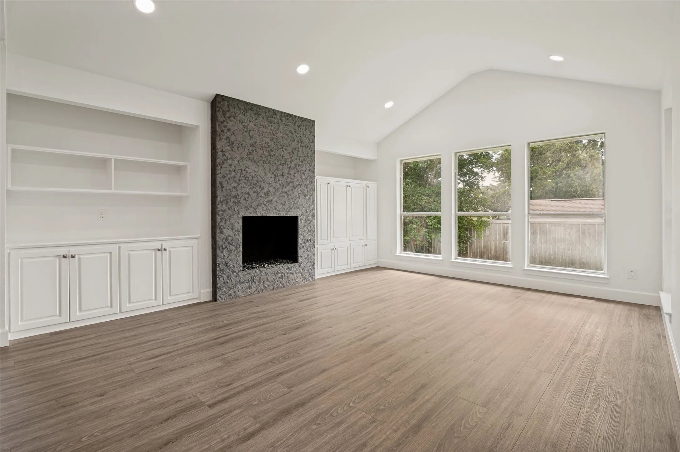 Single Family Residence For Sale in Dallas County , 1125 Madlynne Drive, Cedar Hill, Texas 75104, 3 Bedroom, 2 Bathroom, 2 Garage spaces, 2,344 Sqft, built in 1992, mls#21284758, Real Estate Agent in Cedar Hill, Homes For Sale in Dallas county, Homes For Sale in Cedar Hill, Realtor in Cedar Hill Texas, Real Estate Brokerage Independent Realty Texas, Luminita Cordes Realtor