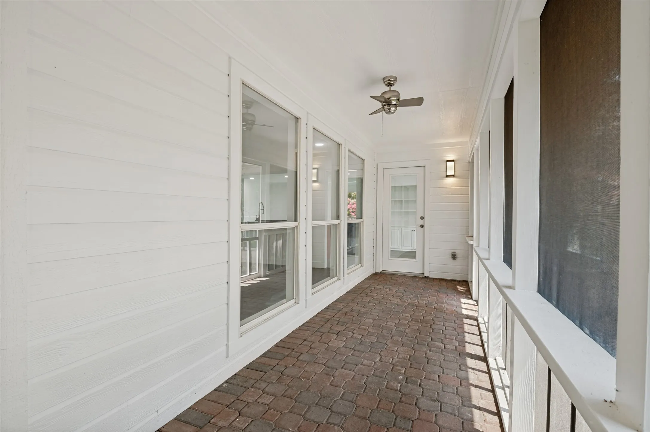 Single Family Residence For Sale in Dallas County , 1125 Madlynne Drive, Cedar Hill, Texas 75104, 3 Bedroom, 2 Bathroom, 2 Garage spaces, 2,344 Sqft, built in 1992, mls#21284758, Real Estate Agent in Cedar Hill, Homes For Sale in Dallas county, Homes For Sale in Cedar Hill, Realtor in Cedar Hill Texas, Real Estate Brokerage Independent Realty Texas, Luminita Cordes Realtor