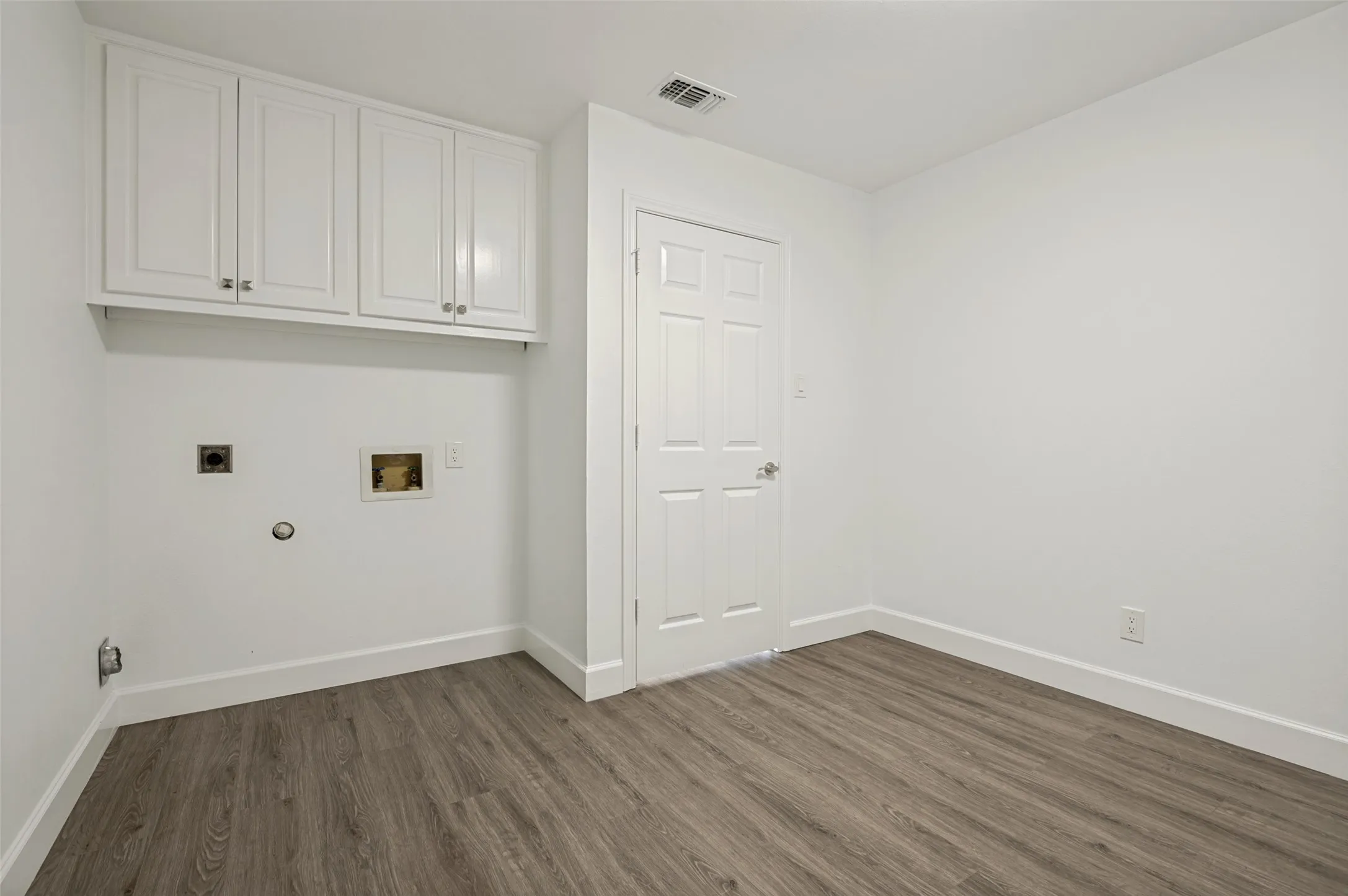 Single Family Residence For Sale in Dallas County , 1125 Madlynne Drive, Cedar Hill, Texas 75104, 3 Bedroom, 2 Bathroom, 2 Garage spaces, 2,344 Sqft, built in 1992, mls#21284758, Real Estate Agent in Cedar Hill, Homes For Sale in Dallas county, Homes For Sale in Cedar Hill, Realtor in Cedar Hill Texas, Real Estate Brokerage Independent Realty Texas, Luminita Cordes Realtor