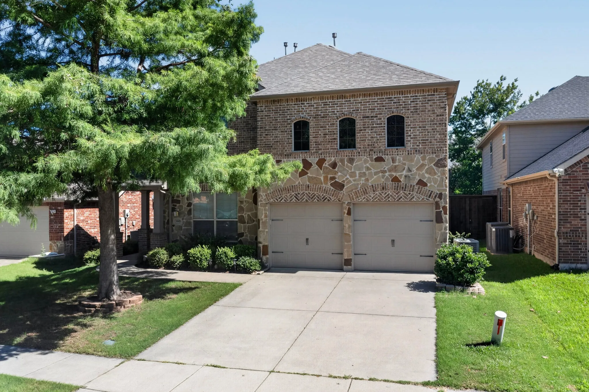 Single Family Residence For Sale in Collin County , 10505 sexton Drive, Mc Kinney, Texas 75072, 3 Bedroom, 3 Bathroom, 2 Garage spaces, 2,632 Sqft, built in 2008, Price $495,000, mls#21294705, Real Estate Agent in Mc Kinney, Homes For Sale in Collin county, Homes For Sale in Mc Kinney, Realtor in Mc Kinney Texas, Real Estate Brokerage Independent Realty Texas, Luminita Cordes Realtor