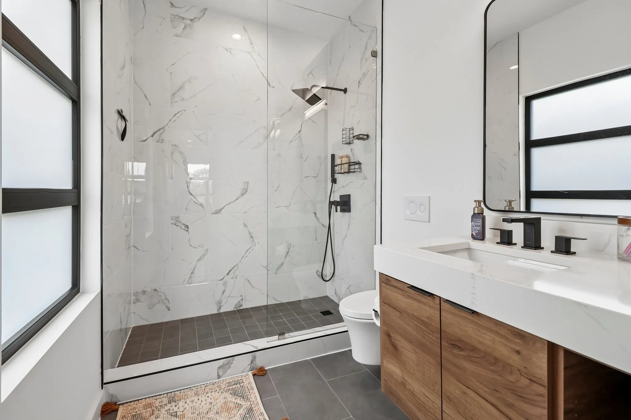 Ensuite Full Bathroom