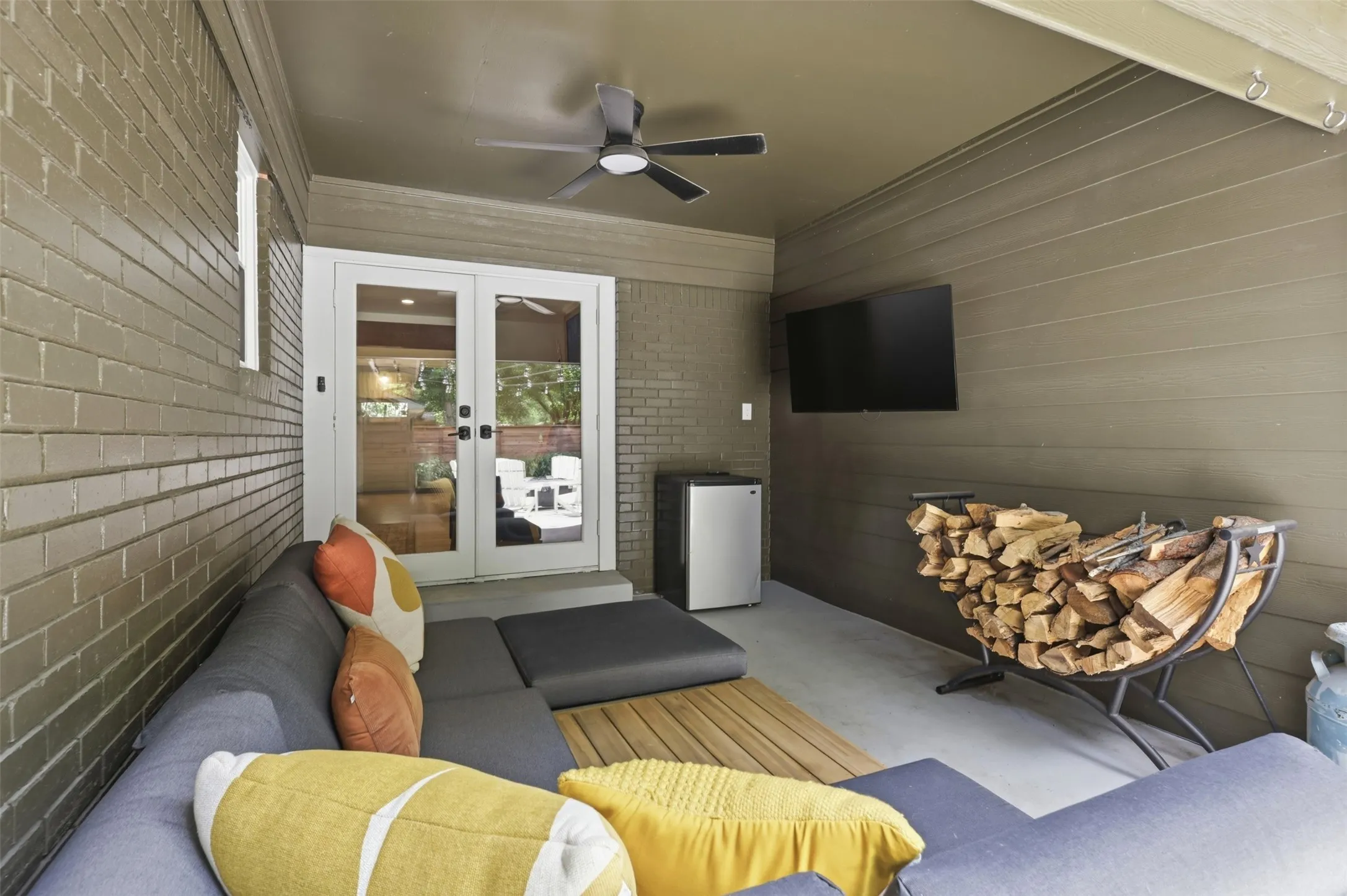 Large Covered Patio Area with Ceiling Fan.