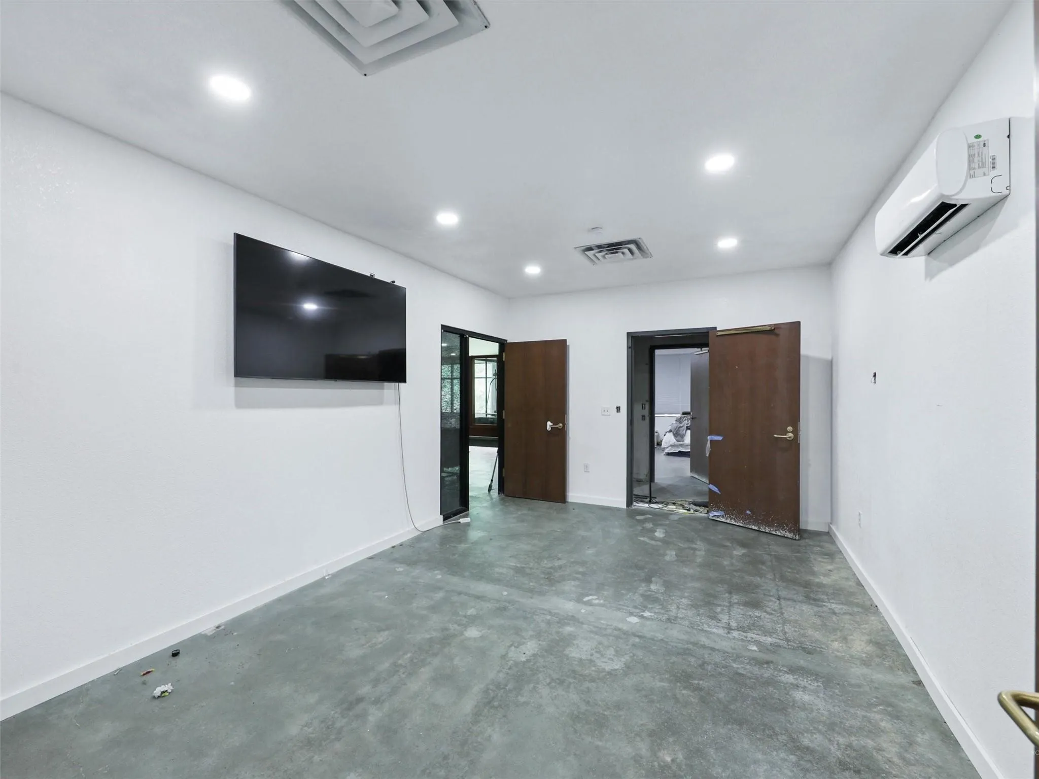Office For Sale in Grayson County , 1331 Memorial Drive, Denison, Texas 75020, 0, 0, Garage spaces, 0 Sqft, built in 1992, mls#21313700, Real Estate Agent in Denison, Homes For Sale in Grayson county, Homes For Sale in Denison, Realtor in Denison Texas, Real Estate Brokerage Independent Realty Texas, Luminita Cordes Realtor