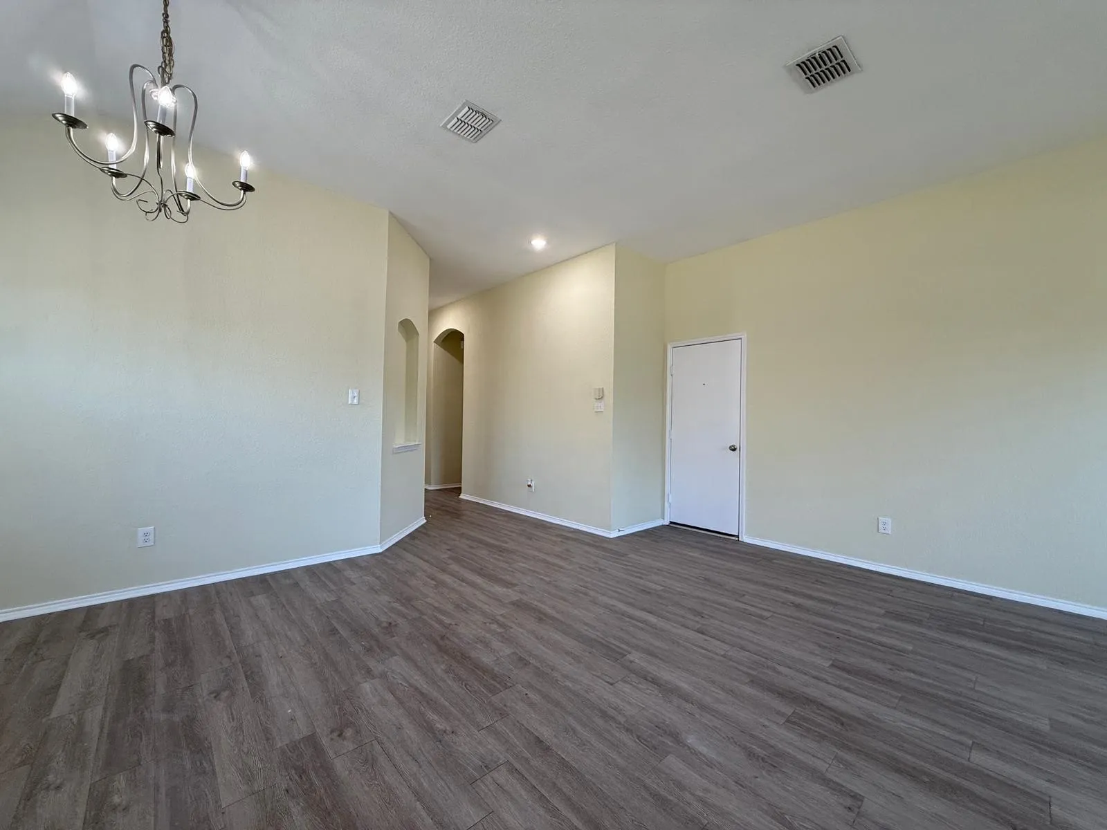Single Family Residence For Sale in Tarrant County , 14120 Tanglebrush Trail, Fort Worth, Texas 76052, 4 Bedroom, 2 Bathroom, 2 Garage spaces, 2,139 Sqft, built in 2006, mls#21308035, Real Estate Agent in Fort Worth, Homes For Sale in Tarrant county, Homes For Sale in Fort Worth, Realtor in Fort Worth Texas, Real Estate Brokerage Independent Realty Texas, Luminita Cordes Realtor