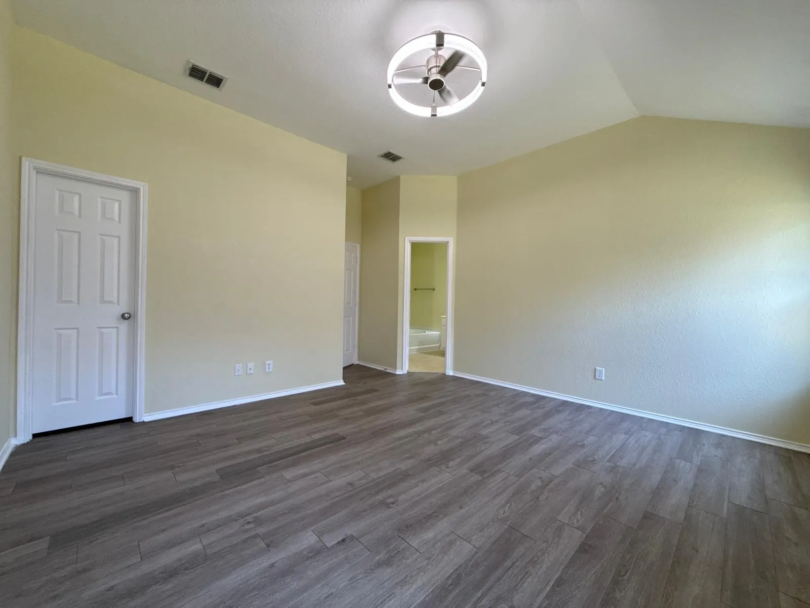 Single Family Residence For Sale in Tarrant County , 14120 Tanglebrush Trail, Fort Worth, Texas 76052, 4 Bedroom, 2 Bathroom, 2 Garage spaces, 2,139 Sqft, built in 2006, mls#21308035, Real Estate Agent in Fort Worth, Homes For Sale in Tarrant county, Homes For Sale in Fort Worth, Realtor in Fort Worth Texas, Real Estate Brokerage Independent Realty Texas, Luminita Cordes Realtor