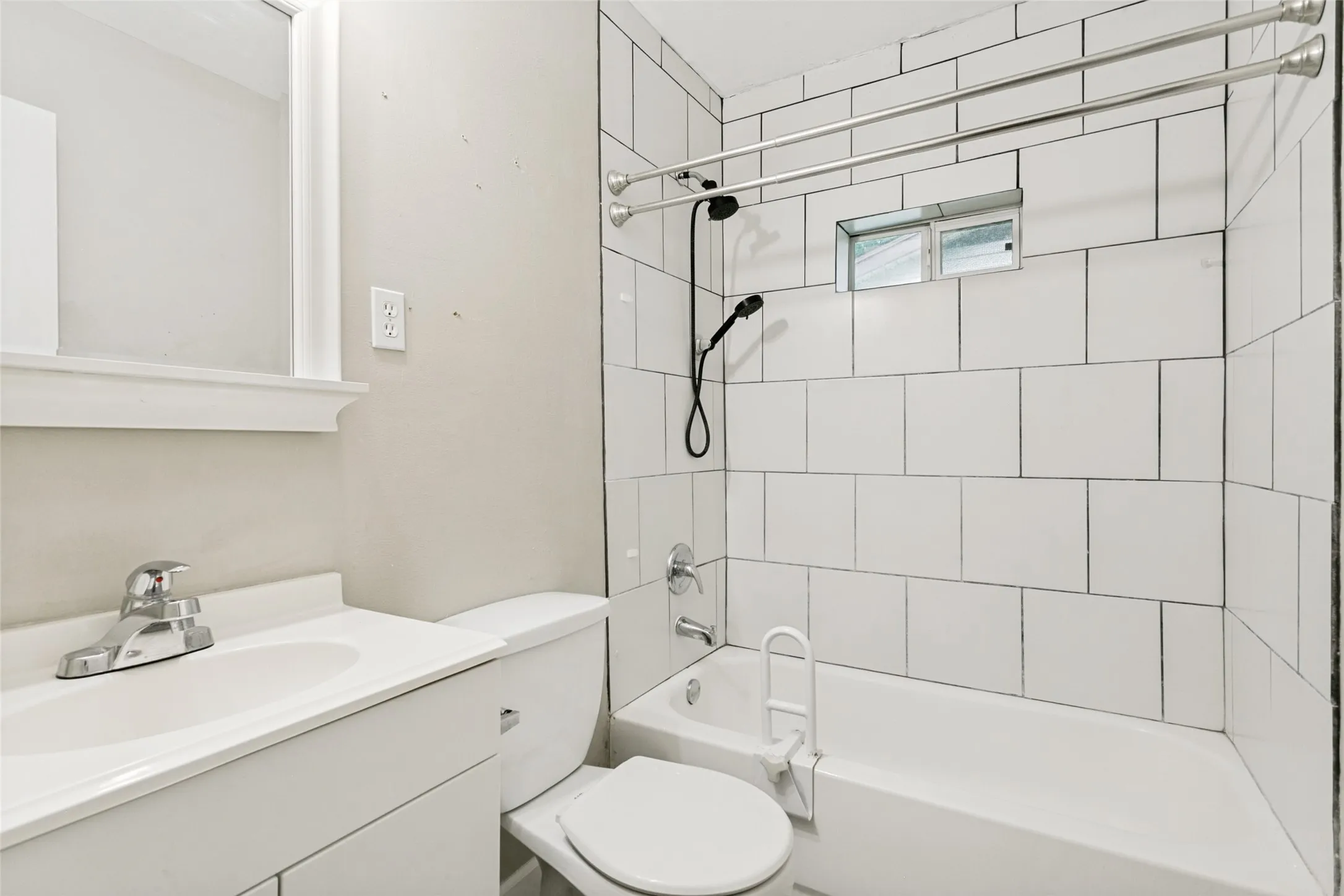Single Family Residence For Sale in Denton County , 813 Westway Street, Denton, Texas 76201, 2 Bedroom, 1 Bathroom, 1 Garage spaces, 936 Sqft, built in 1957, mls#21308973, Real Estate Agent in Denton, Homes For Sale in Denton county, Homes For Sale in Denton, Realtor in Denton Texas, Real Estate Brokerage Independent Realty Texas, Luminita Cordes Realtor