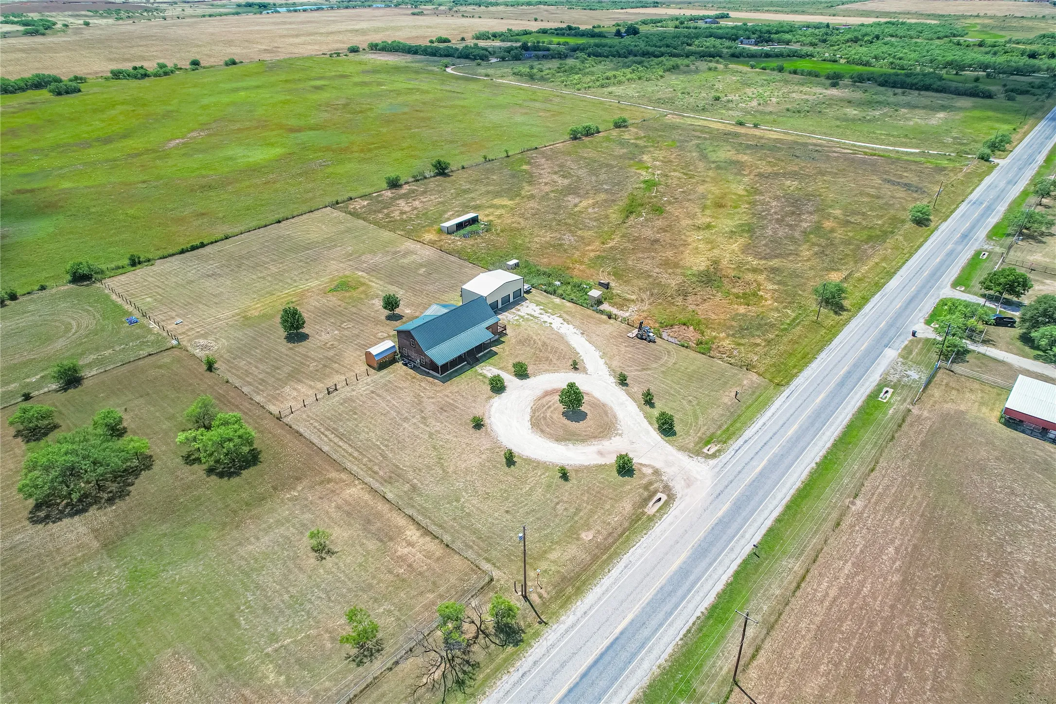 Single Family Residence For Sale in Callahan County , 5074 Fm 603, Clyde, Texas 79510, 4 Bedroom, 3 Bathroom, Garage spaces, 2,700 Sqft, built in 2009, mls#21308243, Real Estate Agent in Clyde, Homes For Sale in Callahan county, Homes For Sale in Clyde, Realtor in Clyde Texas, Real Estate Brokerage Independent Realty Texas, Luminita Cordes Realtor