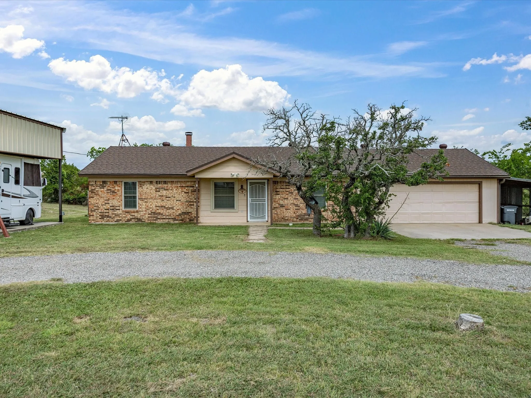 Single Family Residence For Sale in Parker County , 704 Land Of Goshen Drive, Springtown, Texas 76082, 3 Bedrooms, 2 Bathrooms, 2 Garage spaces, 1,520 Sqft, built in 1983, Price $379,989, mls#21313324, Real Estate Agent in Springtown, Homes For Sale in Parker county, Homes For Sale in Springtown, Realtor in Springtown Texas, Real Estate Brokerage Independent Realty Texas, Luminita Cordes Realtor
