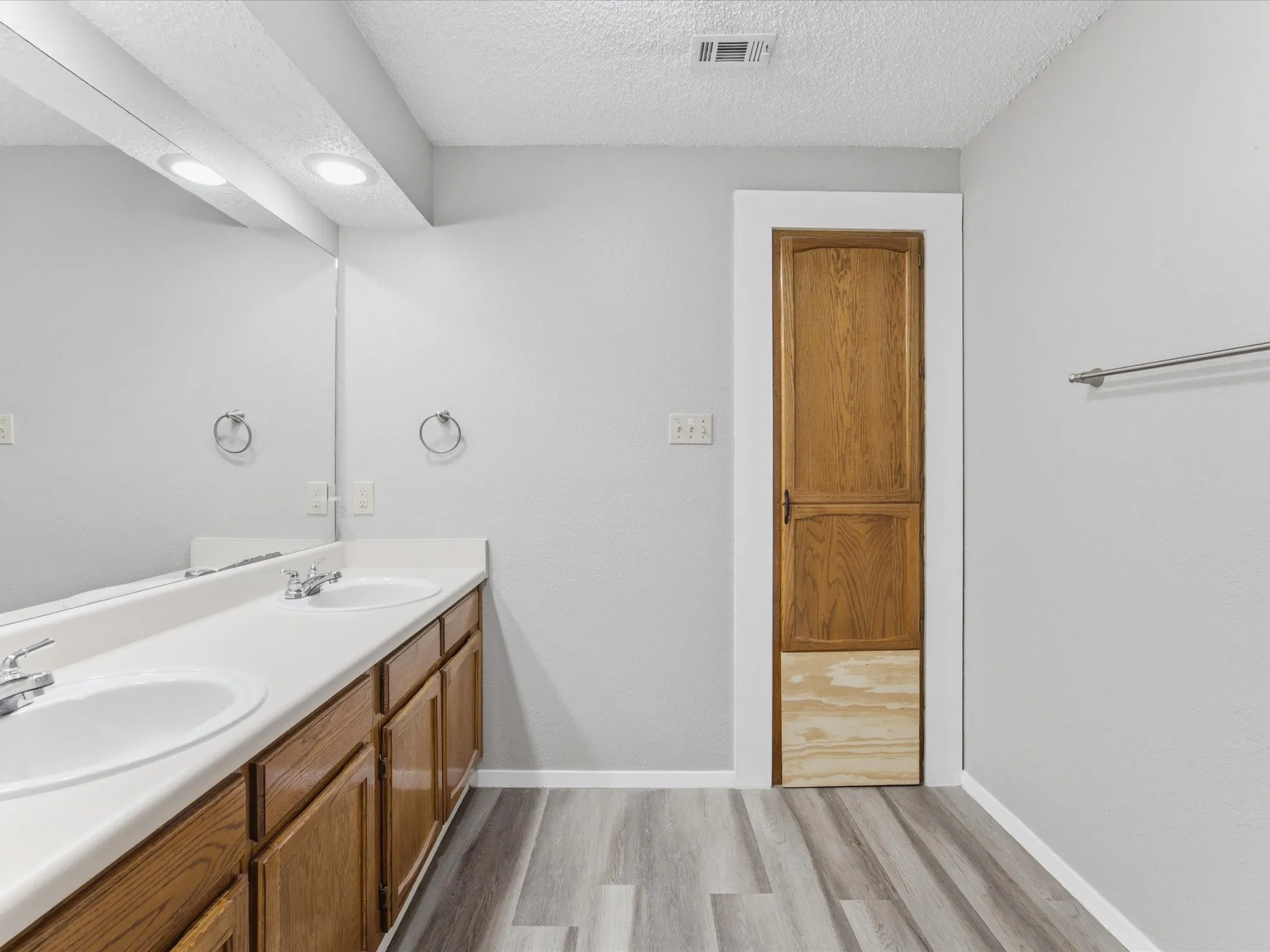 Single Family Residence For Sale in Parker County , 704 Land Of Goshen Drive, Springtown, Texas 76082, 3 Bedrooms, 2 Bathrooms, 2 Garage spaces, 1,520 Sqft, built in 1983, Price $379,989, mls#21313324, Real Estate Agent in Springtown, Homes For Sale in Parker county, Homes For Sale in Springtown, Realtor in Springtown Texas, Real Estate Brokerage Independent Realty Texas, Luminita Cordes Realtor