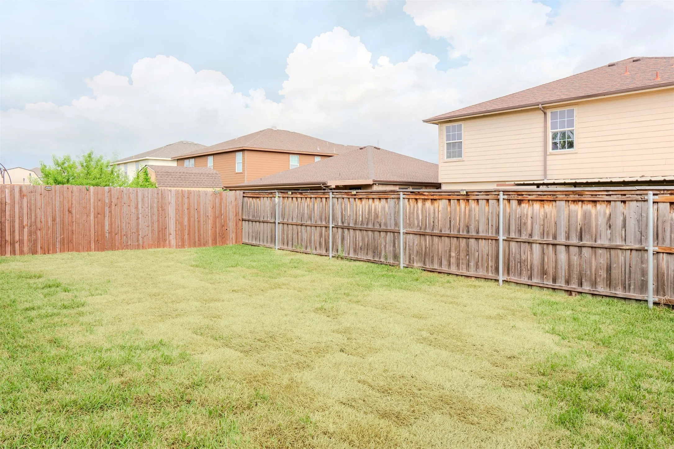 Single Family Residence For Sale in Tarrant County , 4117 Tiburon Street, Fort Worth, Texas 76106, 4 Bedroom, 3 Bathroom, 2 Garage spaces, 2,863 Sqft, built in 2013, mls#21313510, Real Estate Agent in Fort Worth, Homes For Sale in Tarrant county, Homes For Sale in Fort Worth, Realtor in Fort Worth Texas, Real Estate Brokerage Independent Realty Texas, Luminita Cordes Realtor