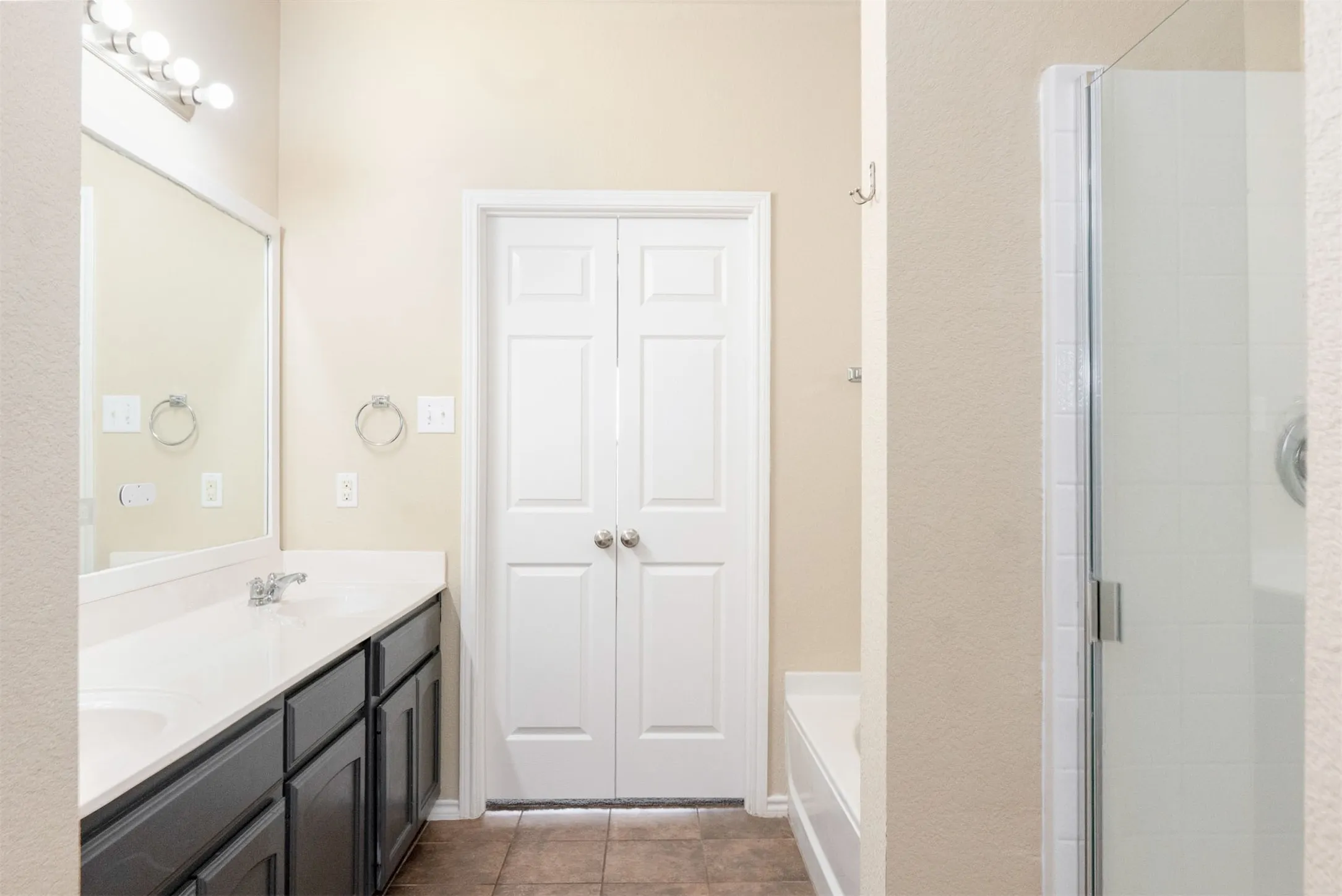 Single Family Residence For Sale in Tarrant County , 4117 Tiburon Street, Fort Worth, Texas 76106, 4 Bedroom, 3 Bathroom, 2 Garage spaces, 2,863 Sqft, built in 2013, mls#21313510, Real Estate Agent in Fort Worth, Homes For Sale in Tarrant county, Homes For Sale in Fort Worth, Realtor in Fort Worth Texas, Real Estate Brokerage Independent Realty Texas, Luminita Cordes Realtor
