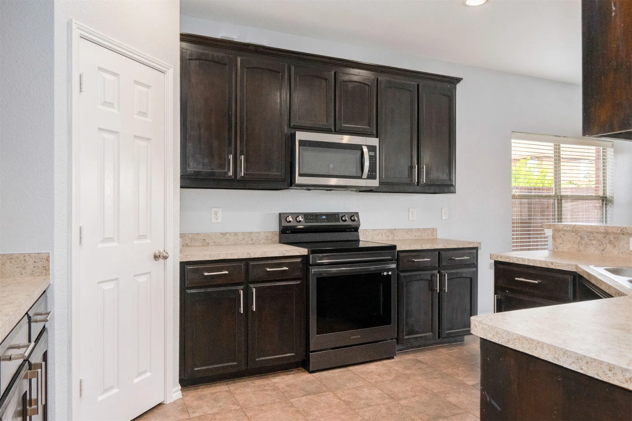 Single Family Residence For Sale in Tarrant County , 4117 Tiburon Street, Fort Worth, Texas 76106, 4 Bedroom, 3 Bathroom, 2 Garage spaces, 2,863 Sqft, built in 2013, mls#21313510, Real Estate Agent in Fort Worth, Homes For Sale in Tarrant county, Homes For Sale in Fort Worth, Realtor in Fort Worth Texas, Real Estate Brokerage Independent Realty Texas, Luminita Cordes Realtor