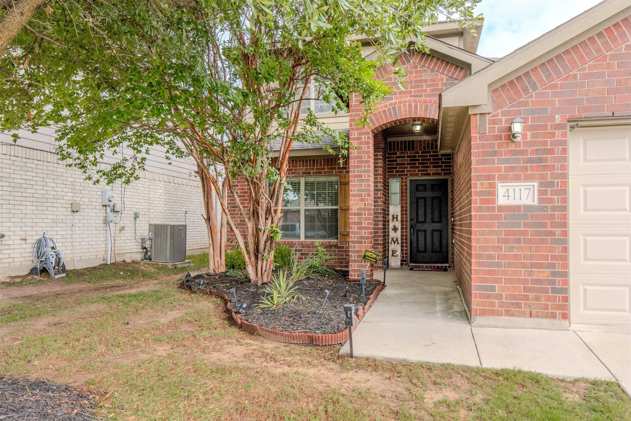 Single Family Residence For Sale in Tarrant County , 4117 Tiburon Street, Fort Worth, Texas 76106, 4 Bedroom, 3 Bathroom, 2 Garage spaces, 2,863 Sqft, built in 2013, mls#21313510, Real Estate Agent in Fort Worth, Homes For Sale in Tarrant county, Homes For Sale in Fort Worth, Realtor in Fort Worth Texas, Real Estate Brokerage Independent Realty Texas, Luminita Cordes Realtor