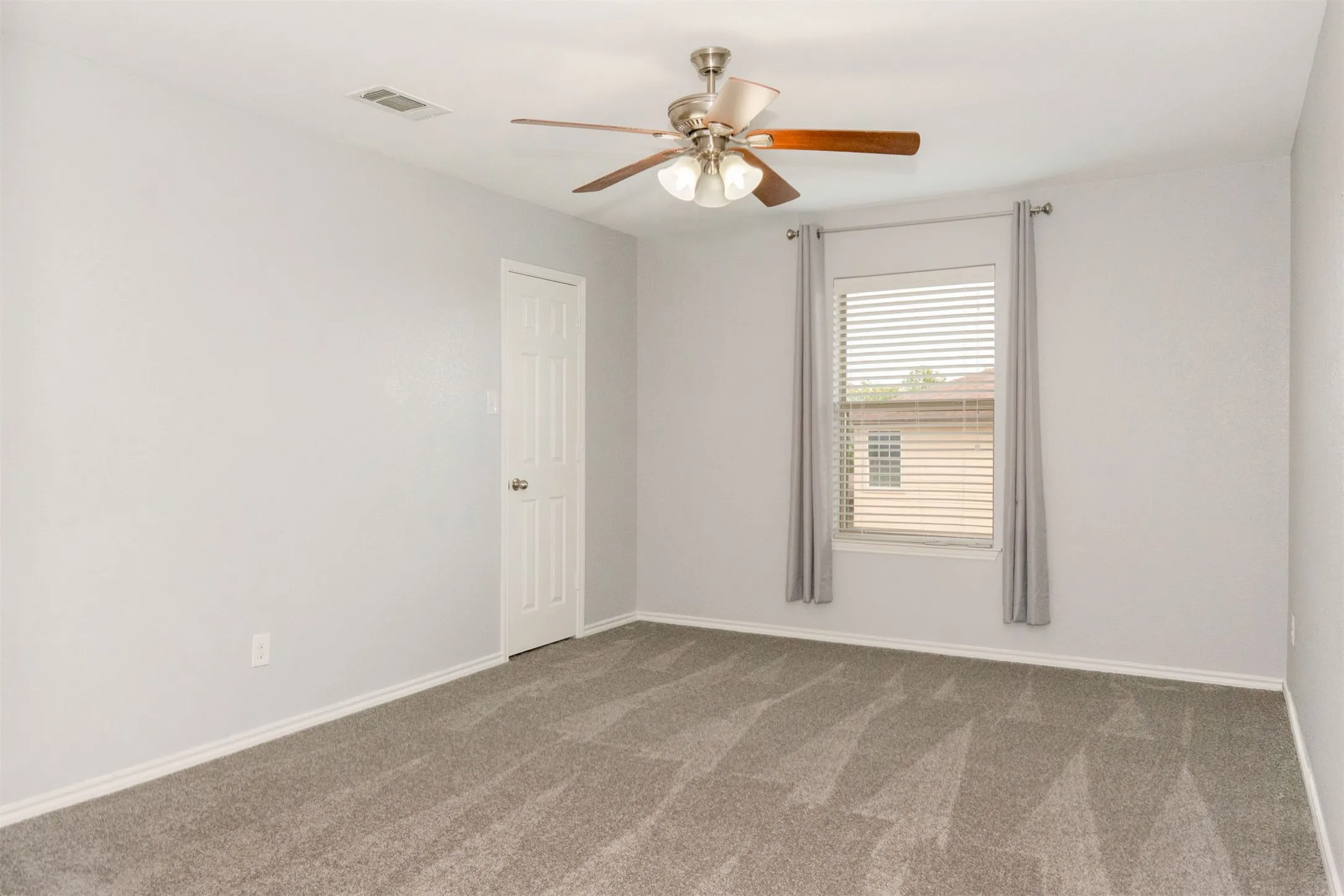 Single Family Residence For Sale in Tarrant County , 4117 Tiburon Street, Fort Worth, Texas 76106, 4 Bedroom, 3 Bathroom, 2 Garage spaces, 2,863 Sqft, built in 2013, mls#21313510, Real Estate Agent in Fort Worth, Homes For Sale in Tarrant county, Homes For Sale in Fort Worth, Realtor in Fort Worth Texas, Real Estate Brokerage Independent Realty Texas, Luminita Cordes Realtor