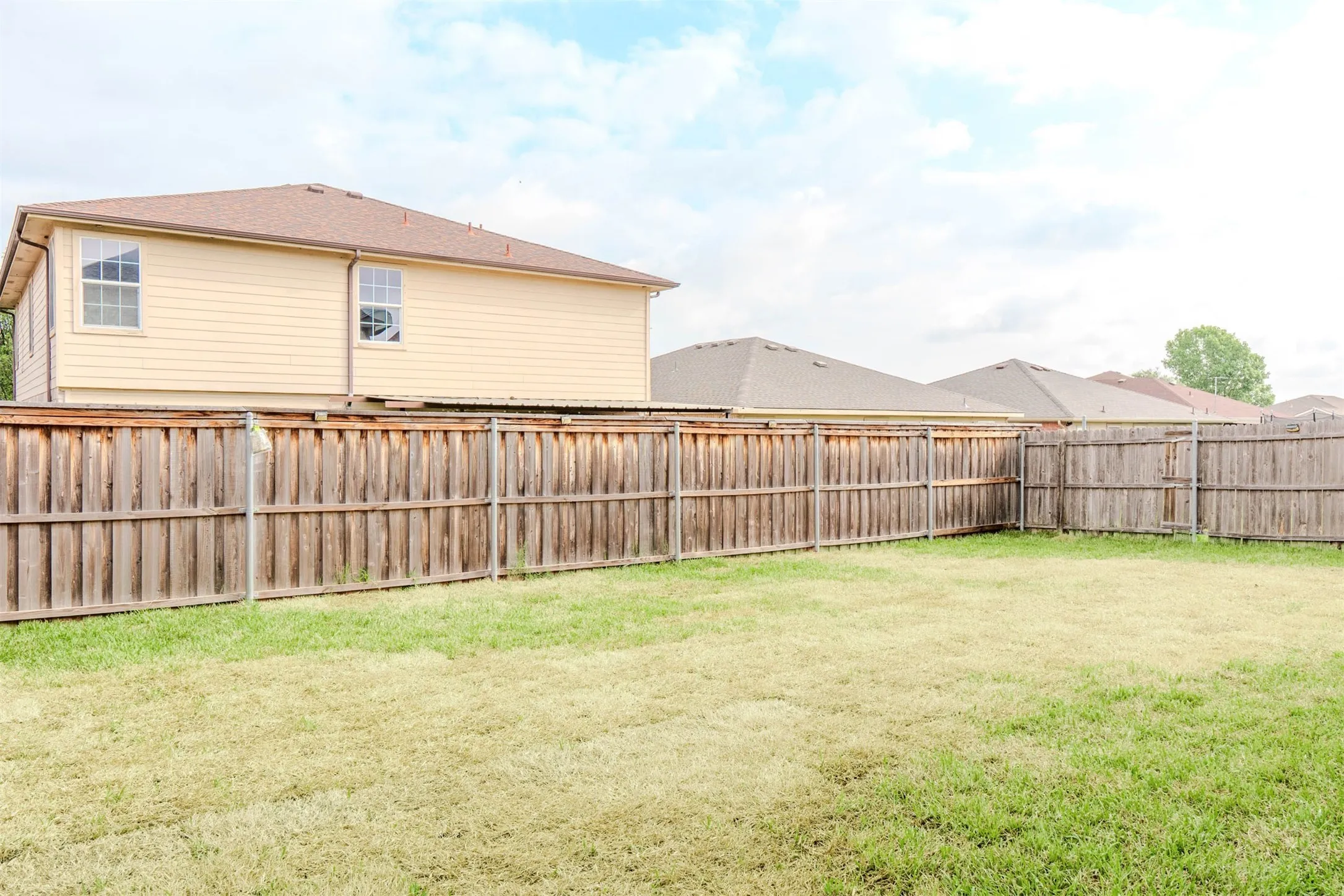 Single Family Residence For Sale in Tarrant County , 4117 Tiburon Street, Fort Worth, Texas 76106, 4 Bedroom, 3 Bathroom, 2 Garage spaces, 2,863 Sqft, built in 2013, mls#21313510, Real Estate Agent in Fort Worth, Homes For Sale in Tarrant county, Homes For Sale in Fort Worth, Realtor in Fort Worth Texas, Real Estate Brokerage Independent Realty Texas, Luminita Cordes Realtor