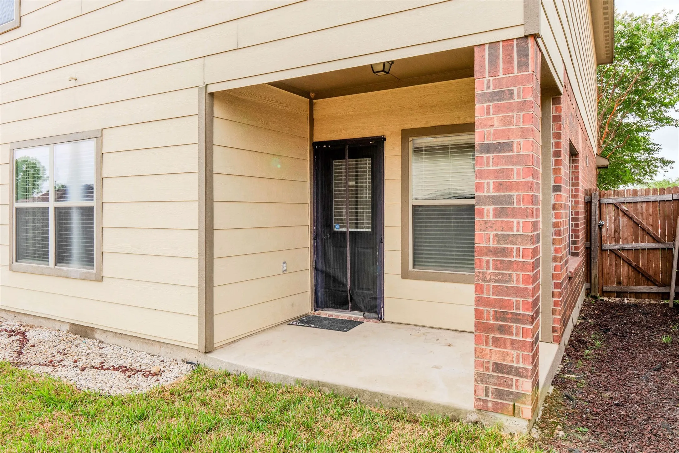 Single Family Residence For Sale in Tarrant County , 4117 Tiburon Street, Fort Worth, Texas 76106, 4 Bedroom, 3 Bathroom, 2 Garage spaces, 2,863 Sqft, built in 2013, mls#21313510, Real Estate Agent in Fort Worth, Homes For Sale in Tarrant county, Homes For Sale in Fort Worth, Realtor in Fort Worth Texas, Real Estate Brokerage Independent Realty Texas, Luminita Cordes Realtor