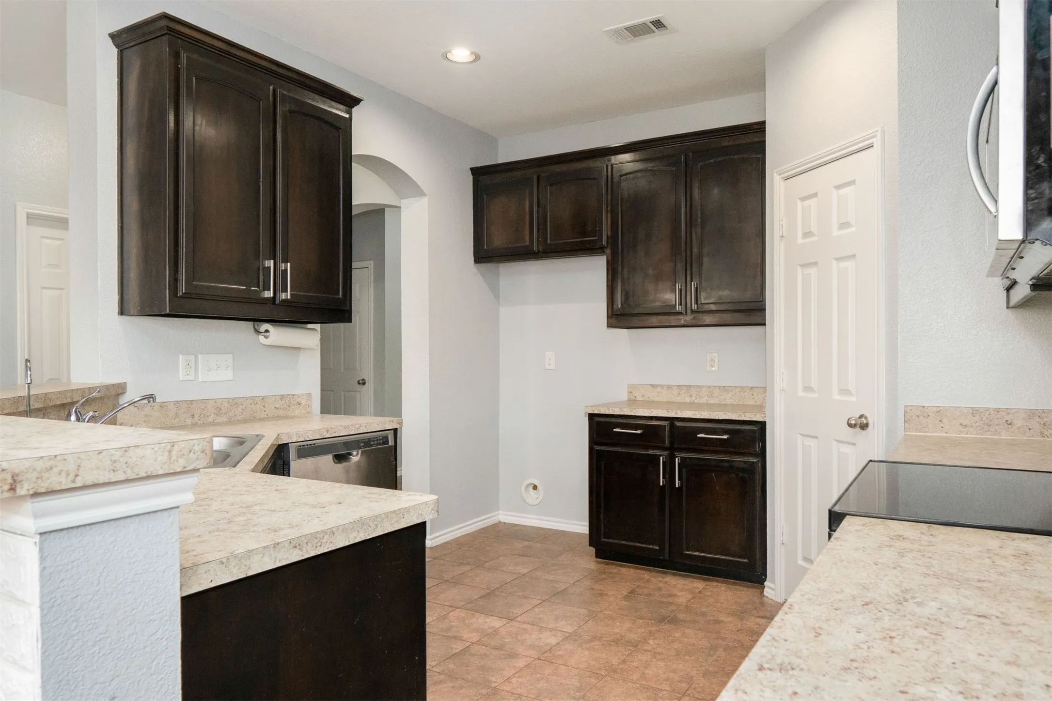 Single Family Residence For Sale in Tarrant County , 4117 Tiburon Street, Fort Worth, Texas 76106, 4 Bedroom, 3 Bathroom, 2 Garage spaces, 2,863 Sqft, built in 2013, mls#21313510, Real Estate Agent in Fort Worth, Homes For Sale in Tarrant county, Homes For Sale in Fort Worth, Realtor in Fort Worth Texas, Real Estate Brokerage Independent Realty Texas, Luminita Cordes Realtor
