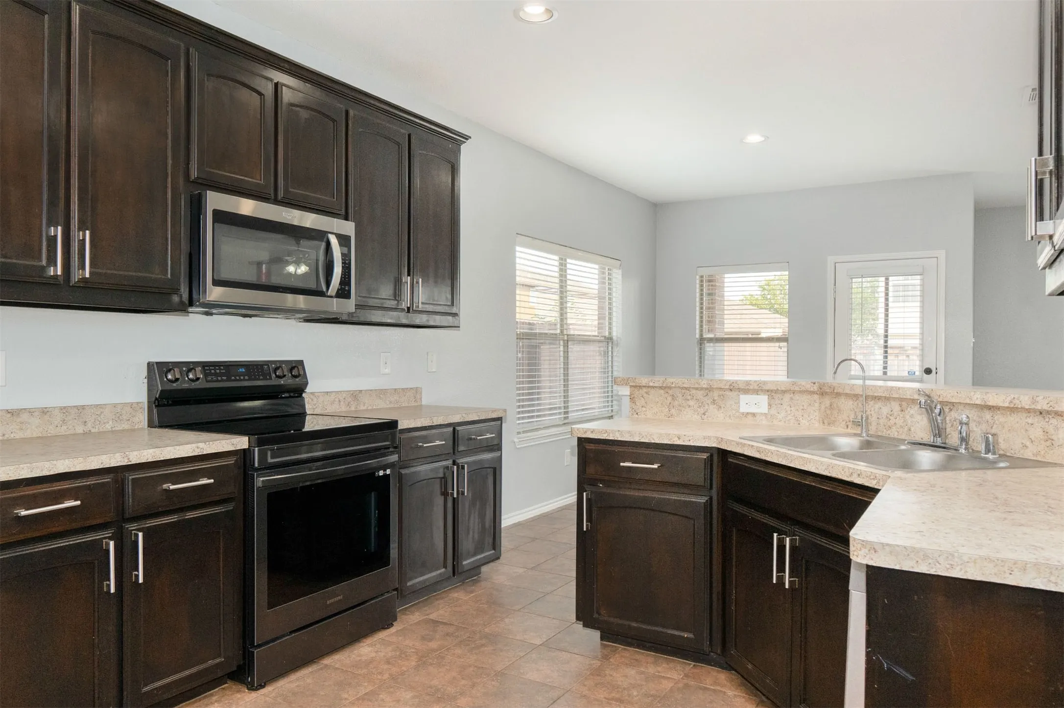 Single Family Residence For Sale in Tarrant County , 4117 Tiburon Street, Fort Worth, Texas 76106, 4 Bedroom, 3 Bathroom, 2 Garage spaces, 2,863 Sqft, built in 2013, mls#21313510, Real Estate Agent in Fort Worth, Homes For Sale in Tarrant county, Homes For Sale in Fort Worth, Realtor in Fort Worth Texas, Real Estate Brokerage Independent Realty Texas, Luminita Cordes Realtor