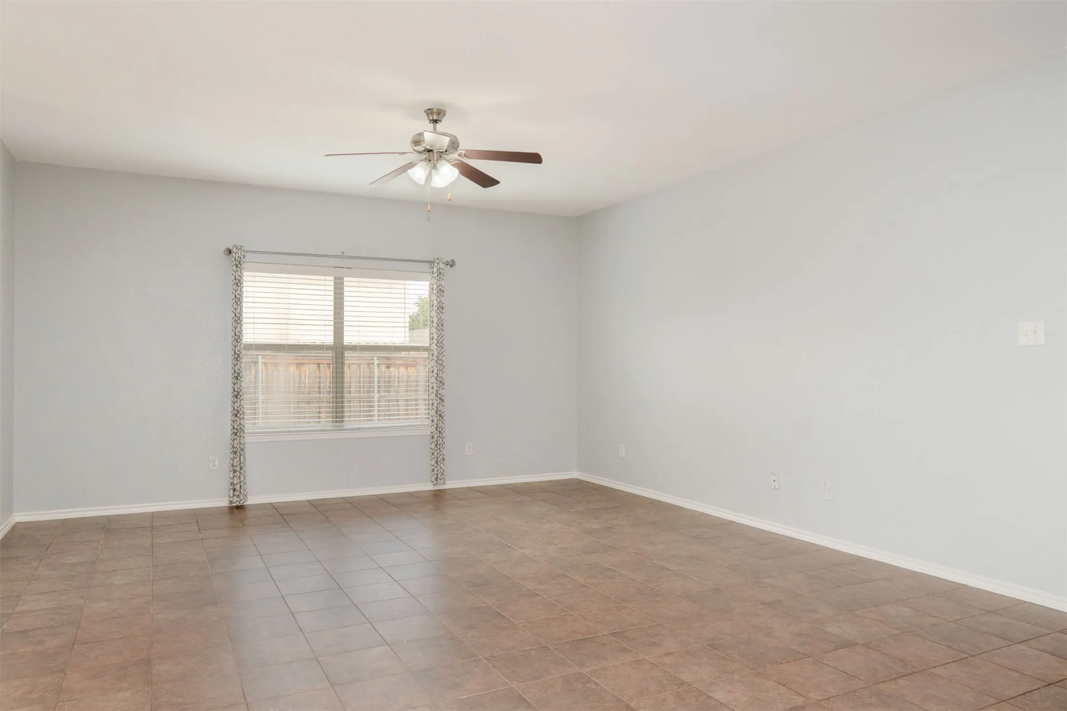 Single Family Residence For Sale in Tarrant County , 4117 Tiburon Street, Fort Worth, Texas 76106, 4 Bedroom, 3 Bathroom, 2 Garage spaces, 2,863 Sqft, built in 2013, mls#21313510, Real Estate Agent in Fort Worth, Homes For Sale in Tarrant county, Homes For Sale in Fort Worth, Realtor in Fort Worth Texas, Real Estate Brokerage Independent Realty Texas, Luminita Cordes Realtor