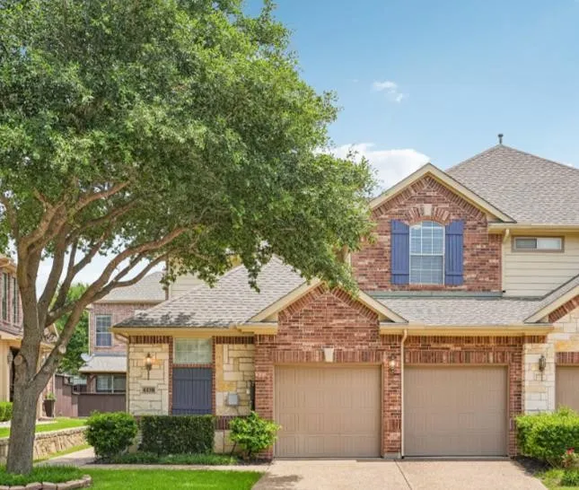 Townhouse For Sale in Dallas County , 6118 Shoal Creek Trail, Garland, Texas 75044, 3 Bedroom, 3 Bathroom, 2 Garage spaces, 2,323 Sqft, built in 2009, mls#21311713, Real Estate Agent in Garland, Homes For Sale in Dallas county, Homes For Sale in Garland, Realtor in Garland Texas, Real Estate Brokerage Independent Realty Texas, Luminita Cordes Realtor