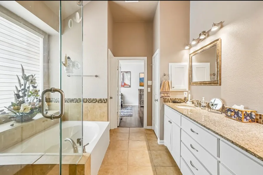 Townhouse For Sale in Dallas County , 6118 Shoal Creek Trail, Garland, Texas 75044, 3 Bedroom, 3 Bathroom, 2 Garage spaces, 2,323 Sqft, built in 2009, mls#21311713, Real Estate Agent in Garland, Homes For Sale in Dallas county, Homes For Sale in Garland, Realtor in Garland Texas, Real Estate Brokerage Independent Realty Texas, Luminita Cordes Realtor