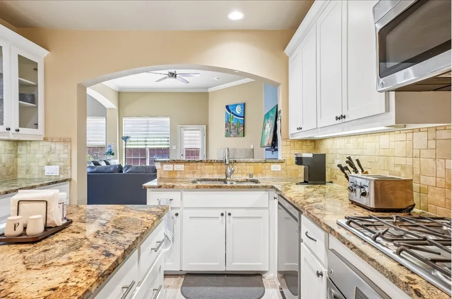Townhouse For Sale in Dallas County , 6118 Shoal Creek Trail, Garland, Texas 75044, 3 Bedroom, 3 Bathroom, 2 Garage spaces, 2,323 Sqft, built in 2009, mls#21311713, Real Estate Agent in Garland, Homes For Sale in Dallas county, Homes For Sale in Garland, Realtor in Garland Texas, Real Estate Brokerage Independent Realty Texas, Luminita Cordes Realtor