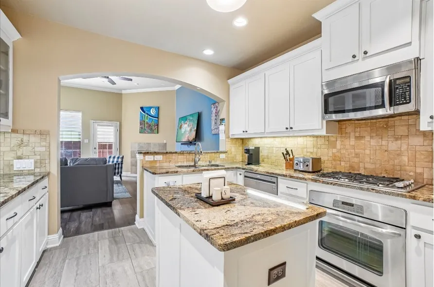Townhouse For Sale in Dallas County , 6118 Shoal Creek Trail, Garland, Texas 75044, 3 Bedroom, 3 Bathroom, 2 Garage spaces, 2,323 Sqft, built in 2009, mls#21311713, Real Estate Agent in Garland, Homes For Sale in Dallas county, Homes For Sale in Garland, Realtor in Garland Texas, Real Estate Brokerage Independent Realty Texas, Luminita Cordes Realtor