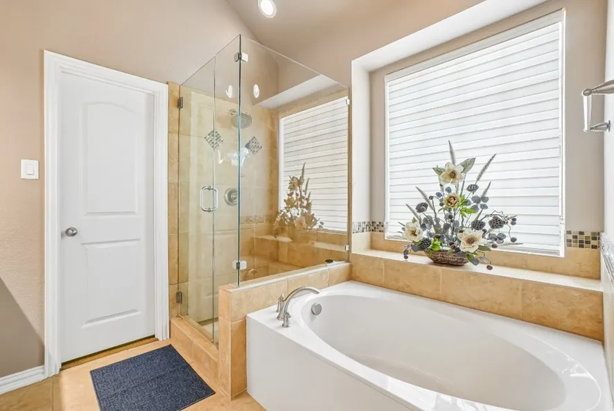 Townhouse For Sale in Dallas County , 6118 Shoal Creek Trail, Garland, Texas 75044, 3 Bedroom, 3 Bathroom, 2 Garage spaces, 2,323 Sqft, built in 2009, mls#21311713, Real Estate Agent in Garland, Homes For Sale in Dallas county, Homes For Sale in Garland, Realtor in Garland Texas, Real Estate Brokerage Independent Realty Texas, Luminita Cordes Realtor