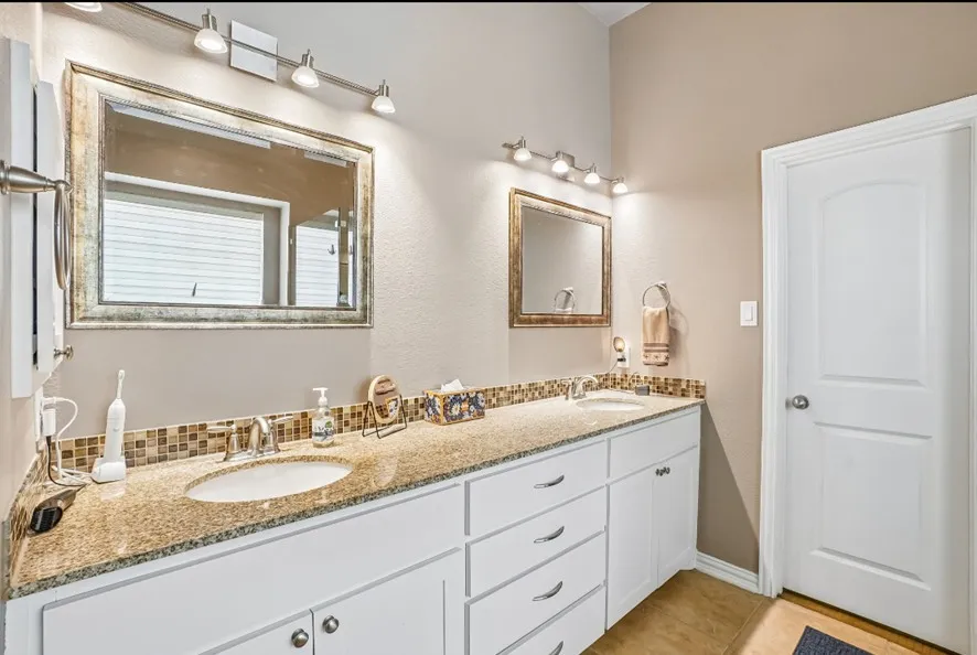 Townhouse For Sale in Dallas County , 6118 Shoal Creek Trail, Garland, Texas 75044, 3 Bedroom, 3 Bathroom, 2 Garage spaces, 2,323 Sqft, built in 2009, mls#21311713, Real Estate Agent in Garland, Homes For Sale in Dallas county, Homes For Sale in Garland, Realtor in Garland Texas, Real Estate Brokerage Independent Realty Texas, Luminita Cordes Realtor