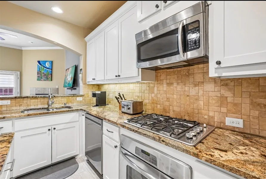Townhouse For Sale in Dallas County , 6118 Shoal Creek Trail, Garland, Texas 75044, 3 Bedroom, 3 Bathroom, 2 Garage spaces, 2,323 Sqft, built in 2009, mls#21311713, Real Estate Agent in Garland, Homes For Sale in Dallas county, Homes For Sale in Garland, Realtor in Garland Texas, Real Estate Brokerage Independent Realty Texas, Luminita Cordes Realtor