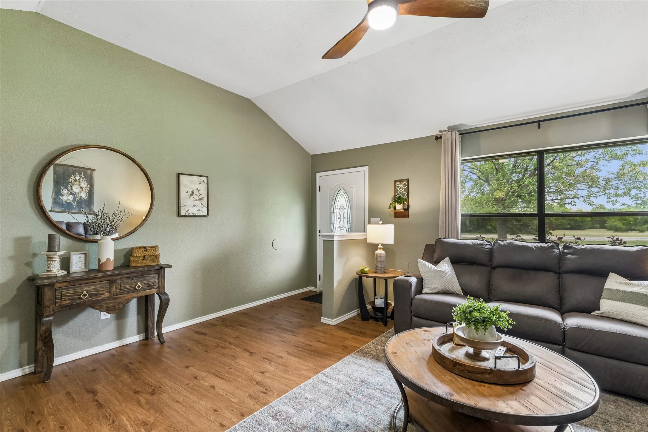 Single Family Residence For Sale in Wise County , 534 Conestoga Trail, Rhome, Texas 76078, 3 Bedroom, 2 Bathroom, Garage spaces, 1,765 Sqft, built in 1994, mls#21311883, Real Estate Agent in Rhome, Homes For Sale in Wise county, Homes For Sale in Rhome, Realtor in Rhome Texas, Real Estate Brokerage Independent Realty Texas, Luminita Cordes Realtor