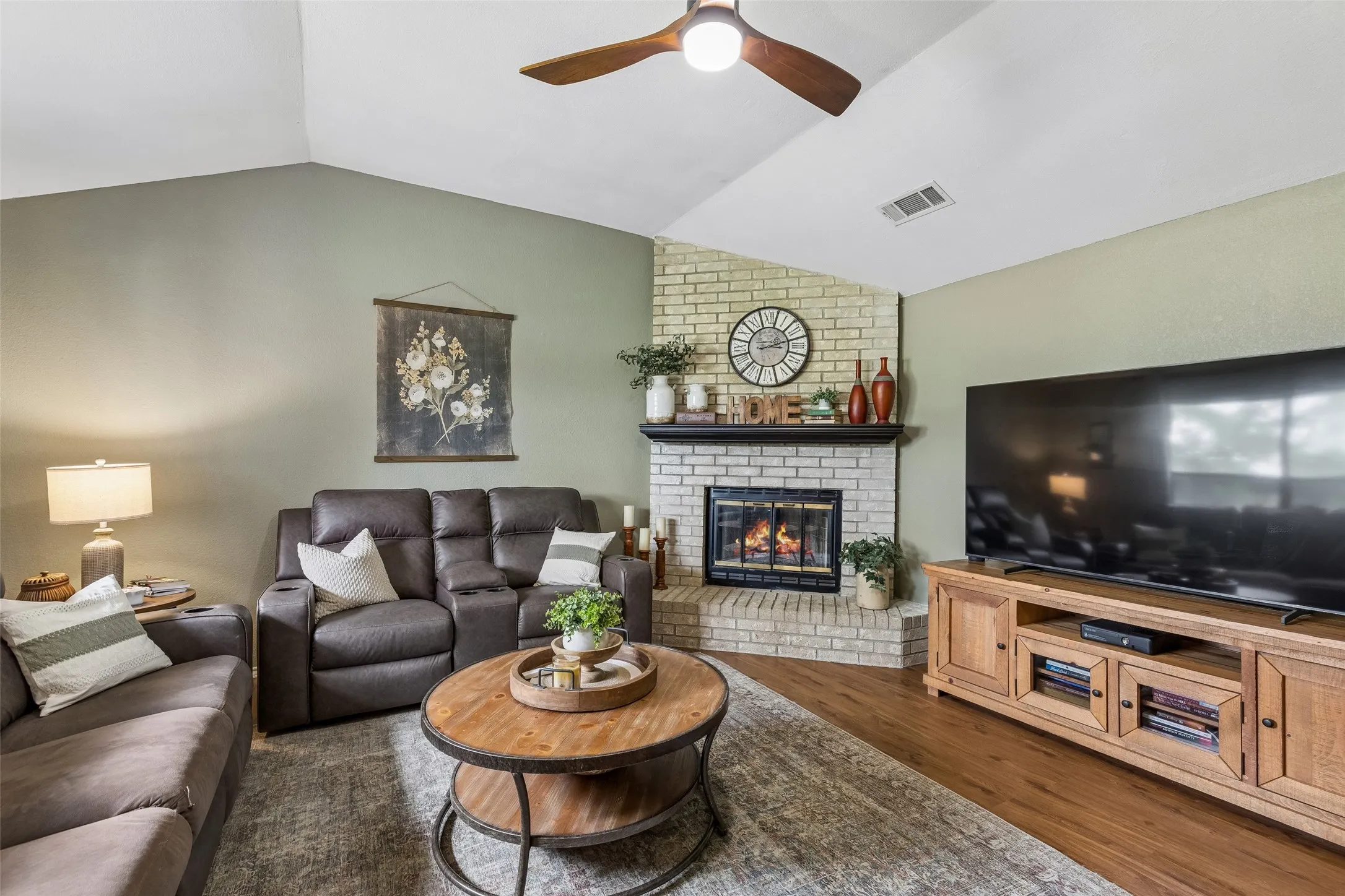 Single Family Residence For Sale in Wise County , 534 Conestoga Trail, Rhome, Texas 76078, 3 Bedroom, 2 Bathroom, Garage spaces, 1,765 Sqft, built in 1994, mls#21311883, Real Estate Agent in Rhome, Homes For Sale in Wise county, Homes For Sale in Rhome, Realtor in Rhome Texas, Real Estate Brokerage Independent Realty Texas, Luminita Cordes Realtor