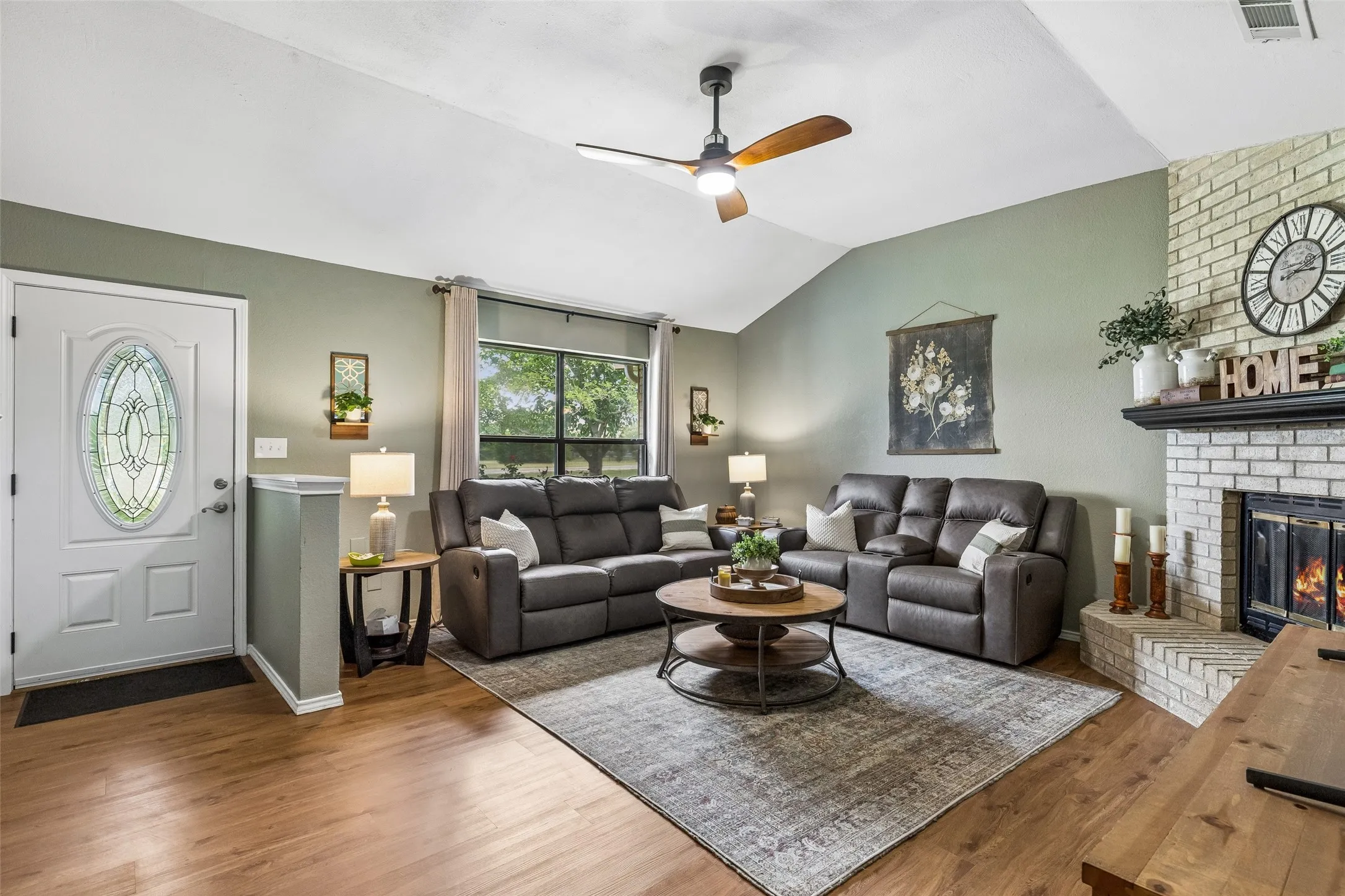 Single Family Residence For Sale in Wise County , 534 Conestoga Trail, Rhome, Texas 76078, 3 Bedroom, 2 Bathroom, Garage spaces, 1,765 Sqft, built in 1994, mls#21311883, Real Estate Agent in Rhome, Homes For Sale in Wise county, Homes For Sale in Rhome, Realtor in Rhome Texas, Real Estate Brokerage Independent Realty Texas, Luminita Cordes Realtor