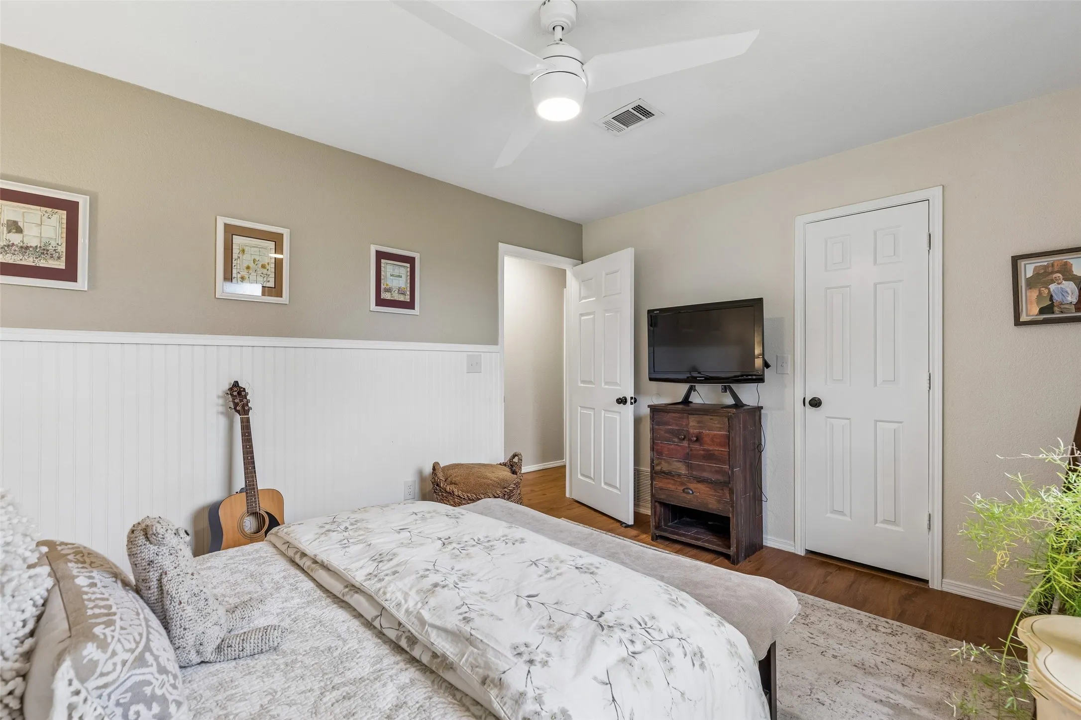 Single Family Residence For Sale in Wise County , 534 Conestoga Trail, Rhome, Texas 76078, 3 Bedroom, 2 Bathroom, Garage spaces, 1,765 Sqft, built in 1994, mls#21311883, Real Estate Agent in Rhome, Homes For Sale in Wise county, Homes For Sale in Rhome, Realtor in Rhome Texas, Real Estate Brokerage Independent Realty Texas, Luminita Cordes Realtor